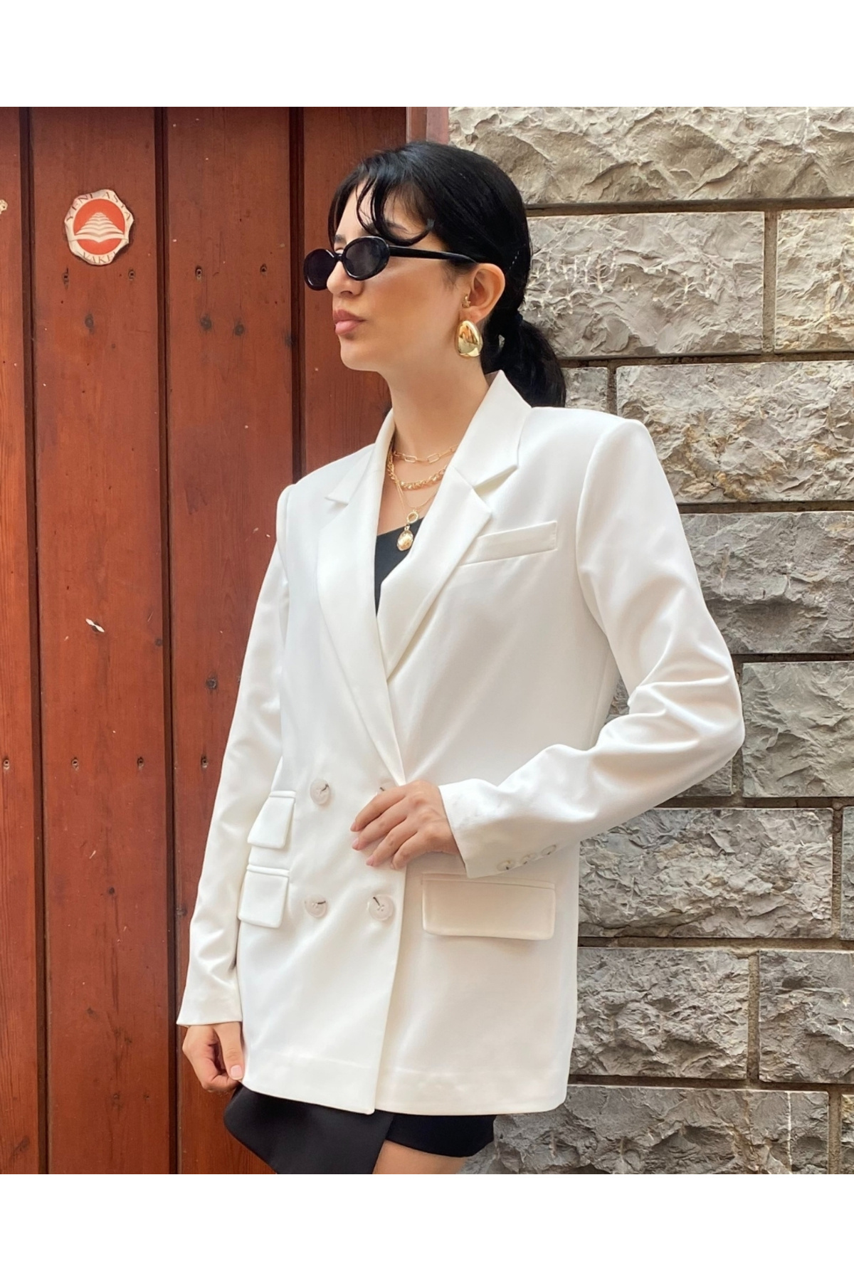 Kadın Beyaz Kruvaze Oversize Blazer Ceket Düğme Detaylı