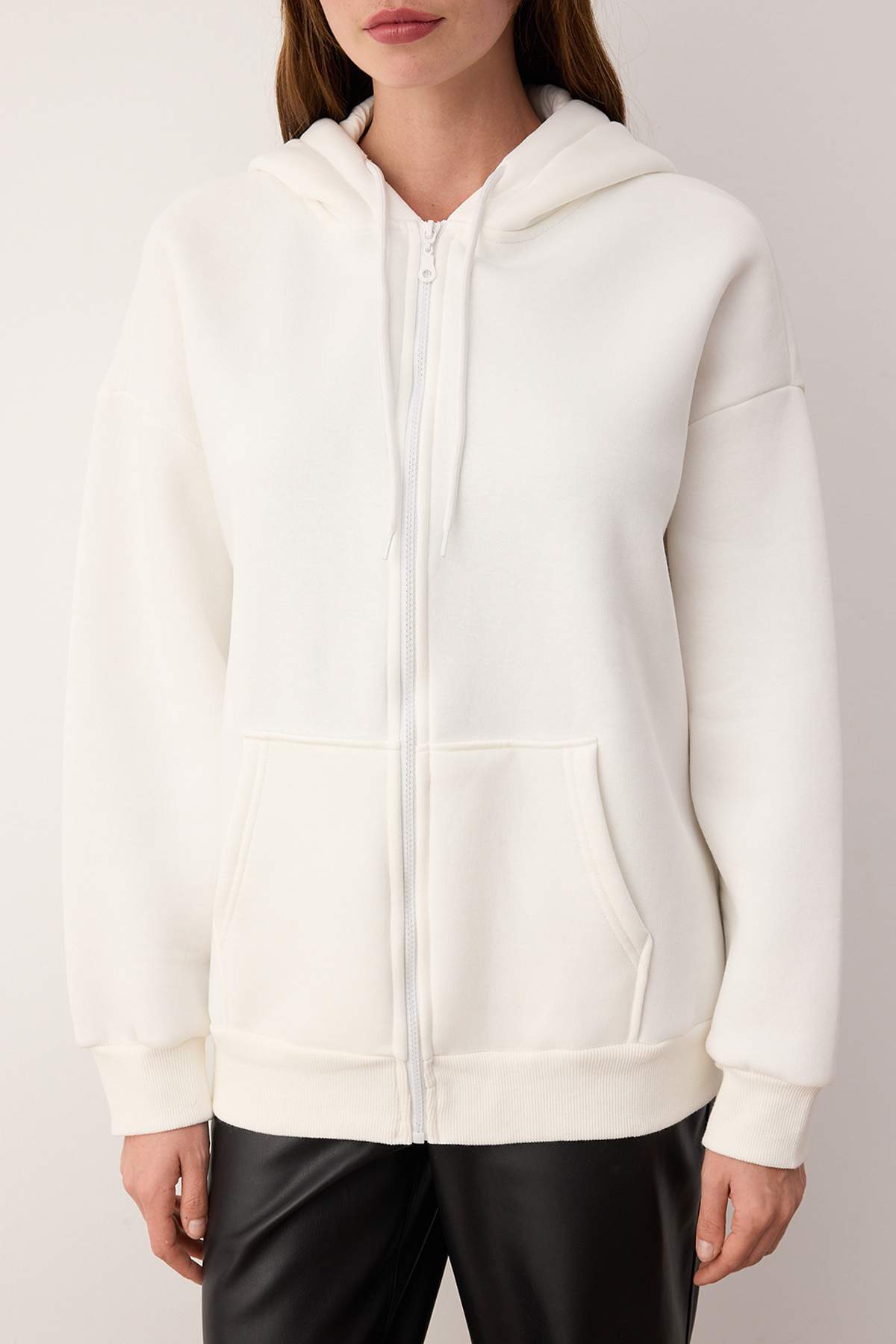 Trendyolmilla  Ekru Oversize/Rahat Kesim Fermuarlı Kalın İçi Polarlı Örme Sweatshirt TWOAW24SW00188 - Görsel 3