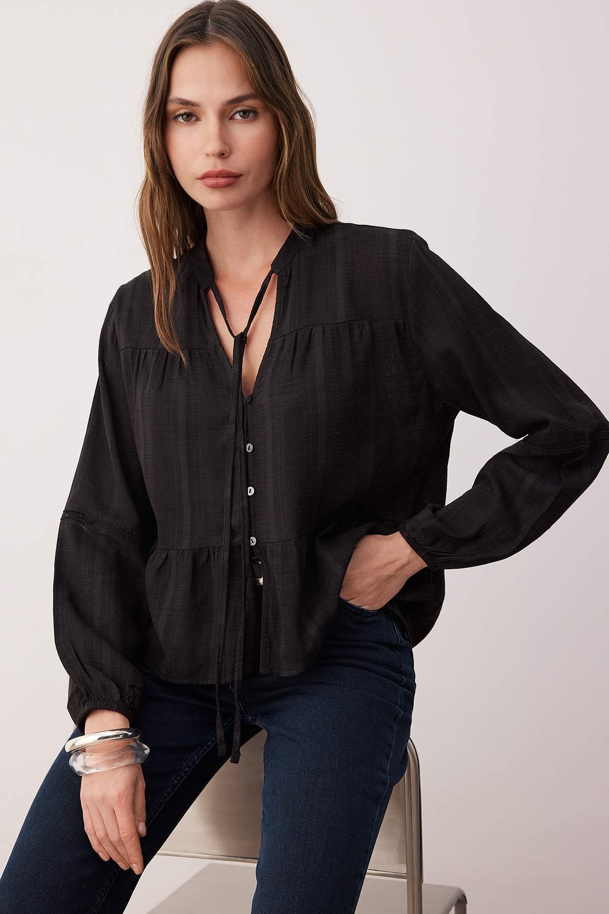 Trendyolmilla  Siyah Pamuklu Dokulu Kolda Dantelli Oversize Boho Dokuma Gömlek TWOSS25GO00038 - Görsel 5