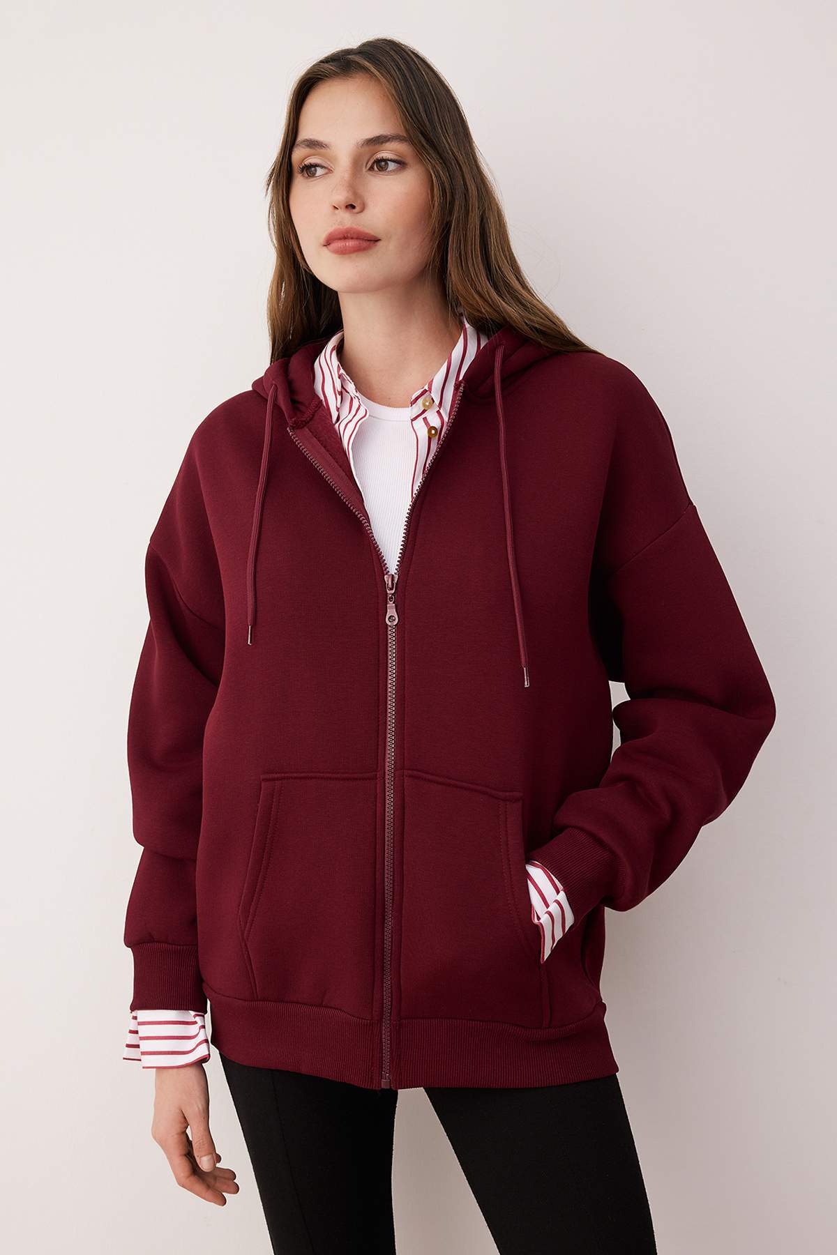 Trendyolmilla  Bordo Oversize/Rahat Kesim Fermuarlı Kalın İçi Polarlı Örme Sweatshirt TWOAW24SW00188 - Görsel 2
