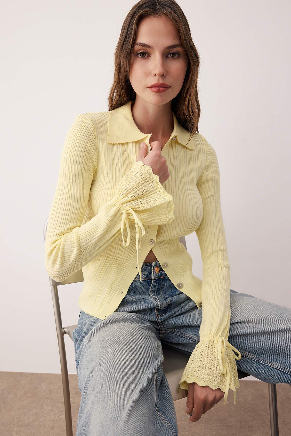 Trendyolmilla  Sarı Merserize Görünümlü Fitilli Polo Yaka Triko Hırka TWOAW26HI00111 - Görsel 2