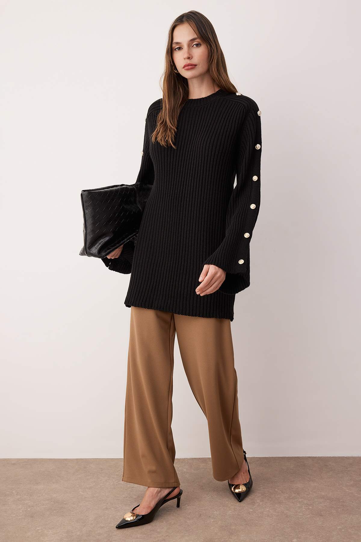 Trendyolmilla Modest Siyah Flare Kol Detaylı Triko Kazak TCTAW26AK00012