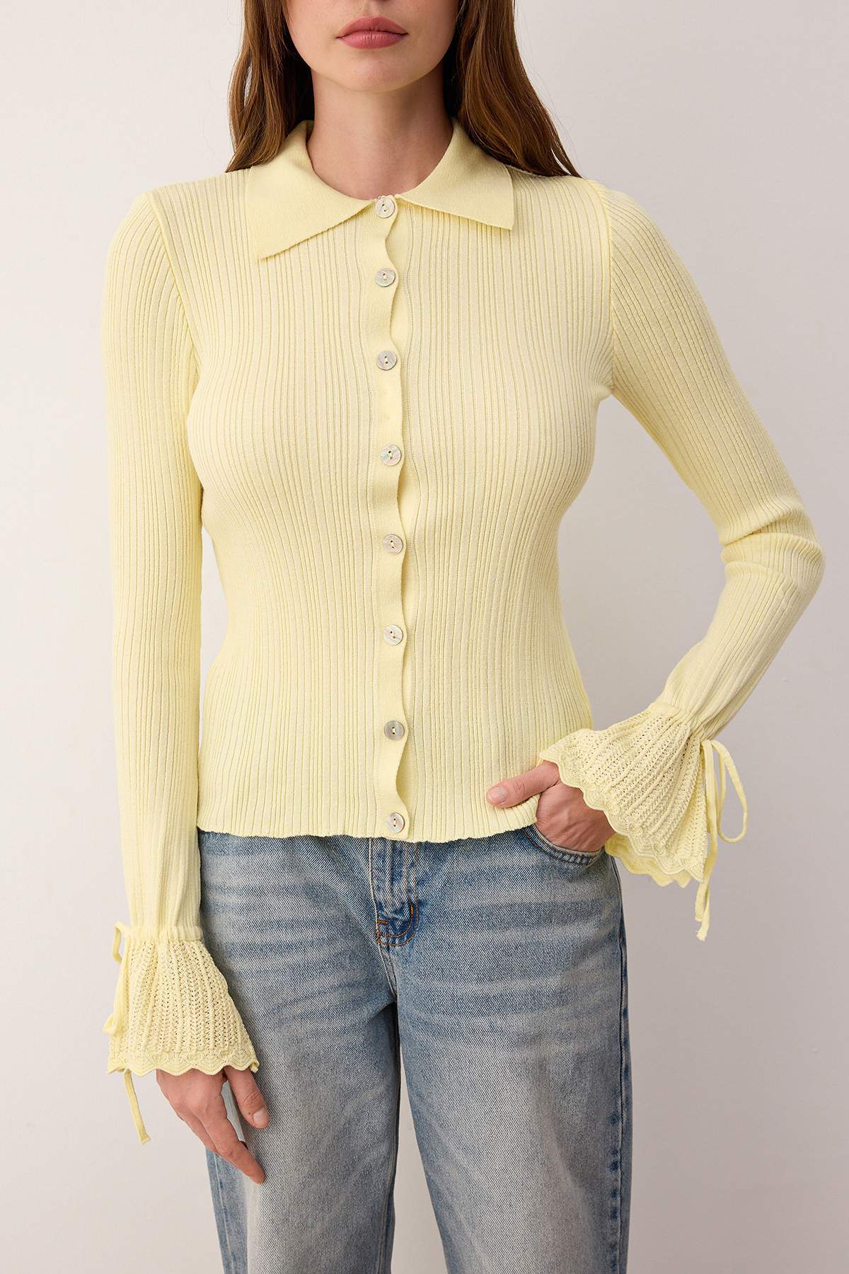 Trendyolmilla  Sarı Merserize Görünümlü Fitilli Polo Yaka Triko Hırka TWOAW26HI00111 - Görsel 3