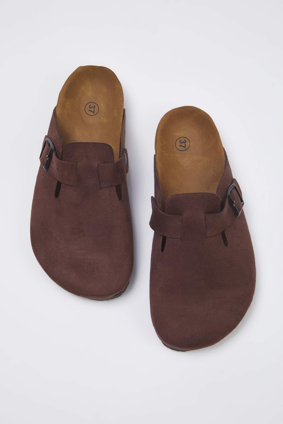 TRENDYOL SHOES Hnedé semišové dámske papuče Sabo s uzavretou prednou časťou TAKSS25TE00001