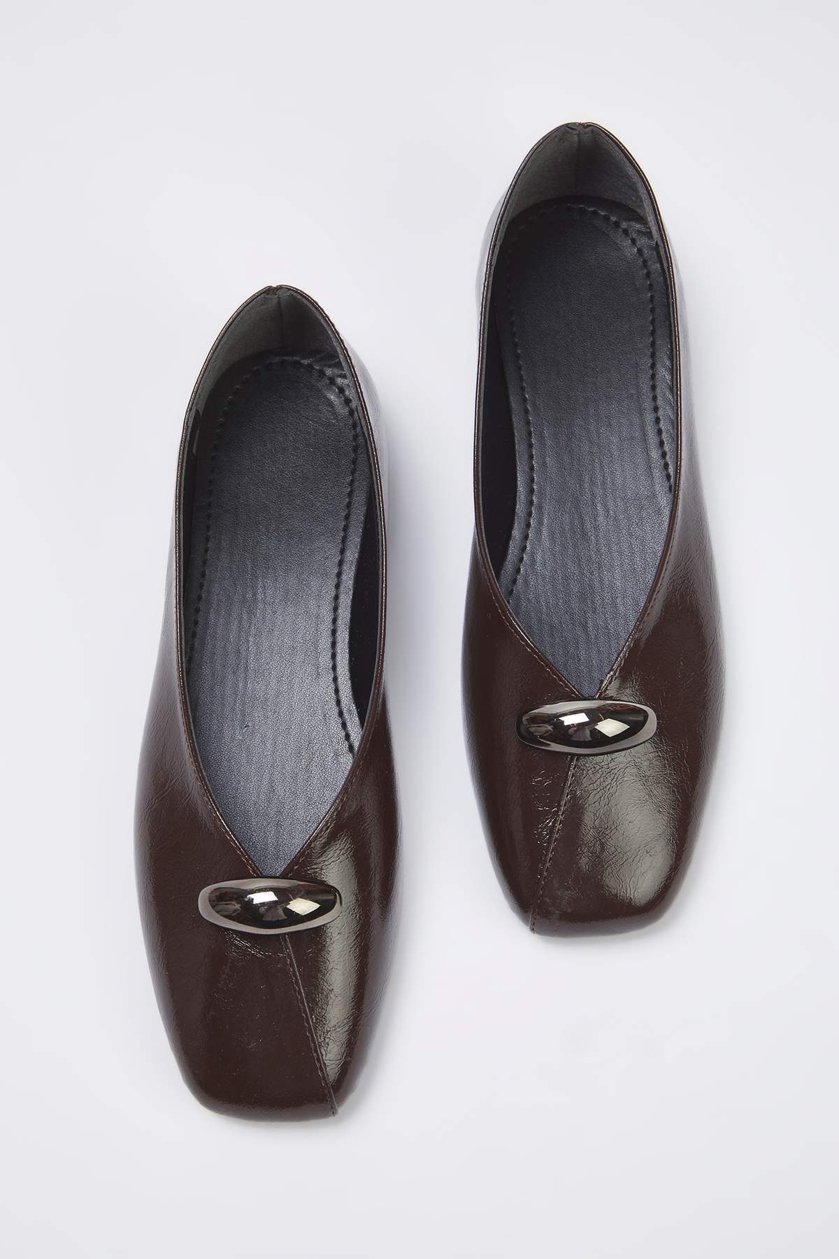 TRENDYOL SHOES Brązowe akcesoria z detalami, kwadratowy nosek, damskie baleriny TAKAW26BE00007
