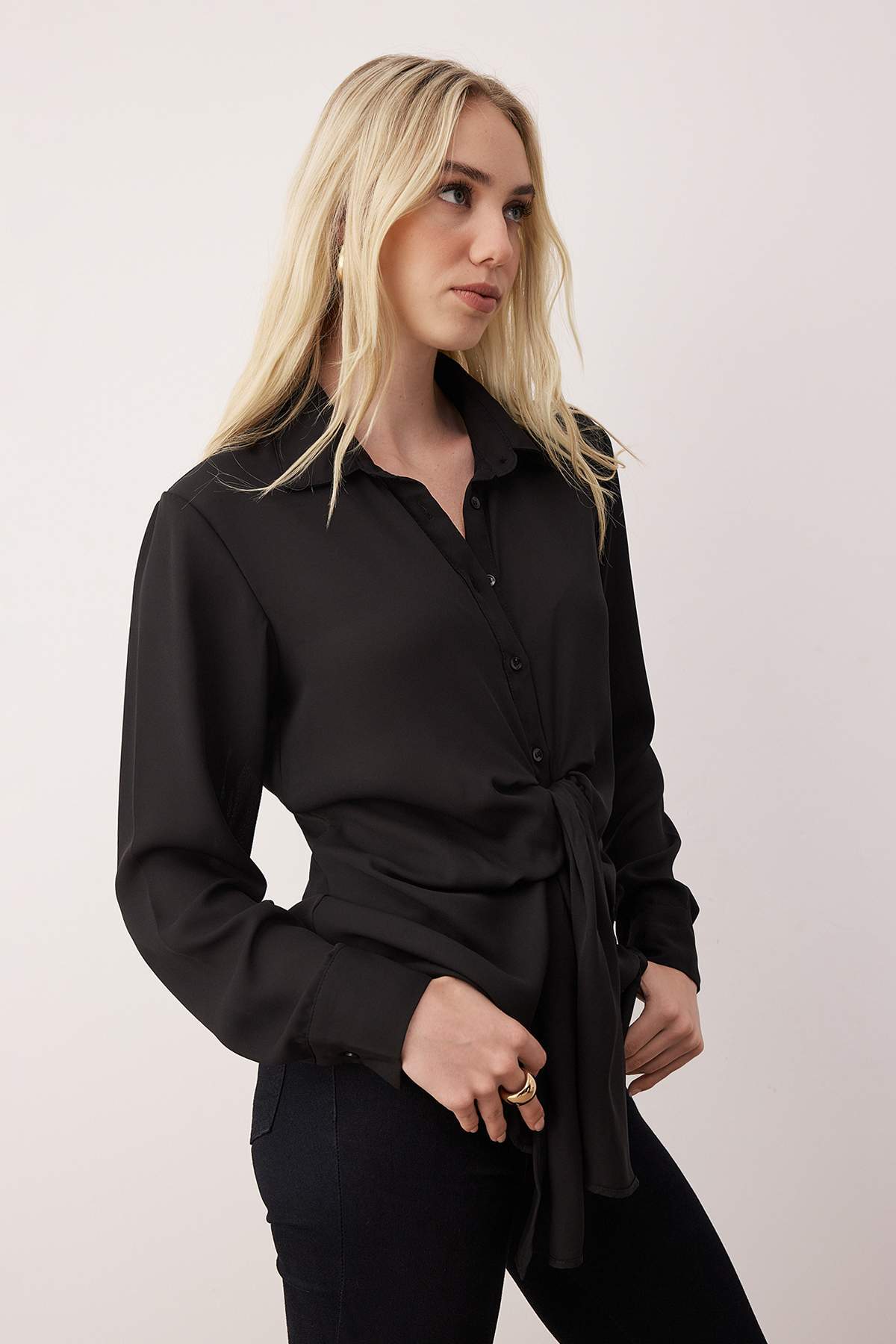 Trendyolmilla  Siyah Hafif Transparan Önden Bağlama Detaylı Şifon TWOAW26GO00065 - Görsel 3