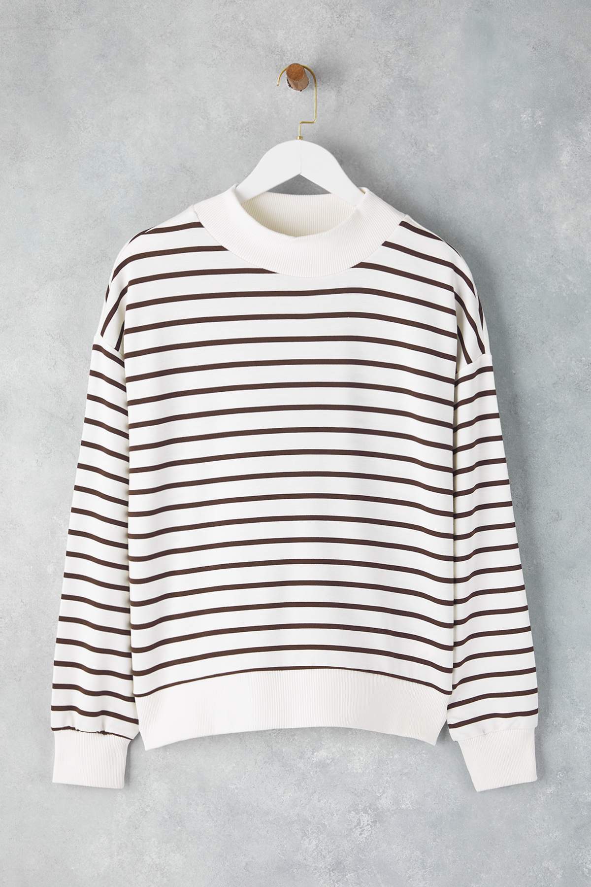 Trendyolmilla  Kahverengi Çizgili Oversize/Geniş Kalıp Örme Sweatshirt TWOAW26SW00102 - Görsel 5