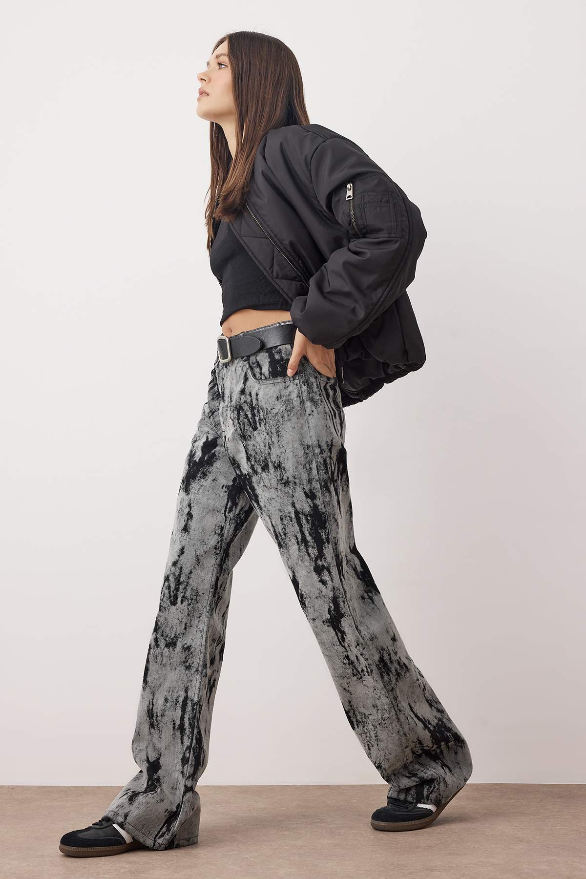 Trendyolmilla  Gri Süet Görünümlü Flok Baskılı Yüksek Bel Wide Leg Jeans TWOAW26JE00162 - Görsel 3