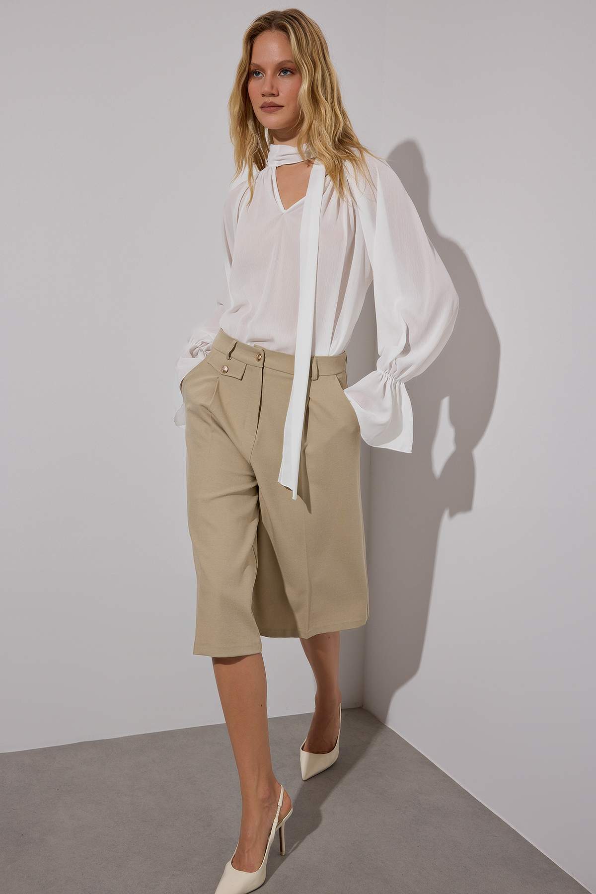 Trendyolmilla  Beyaz Boyundan Bağlamalı Astarsız Dokuma Party Bluz TPRAW26BZ00025 - Görsel 6