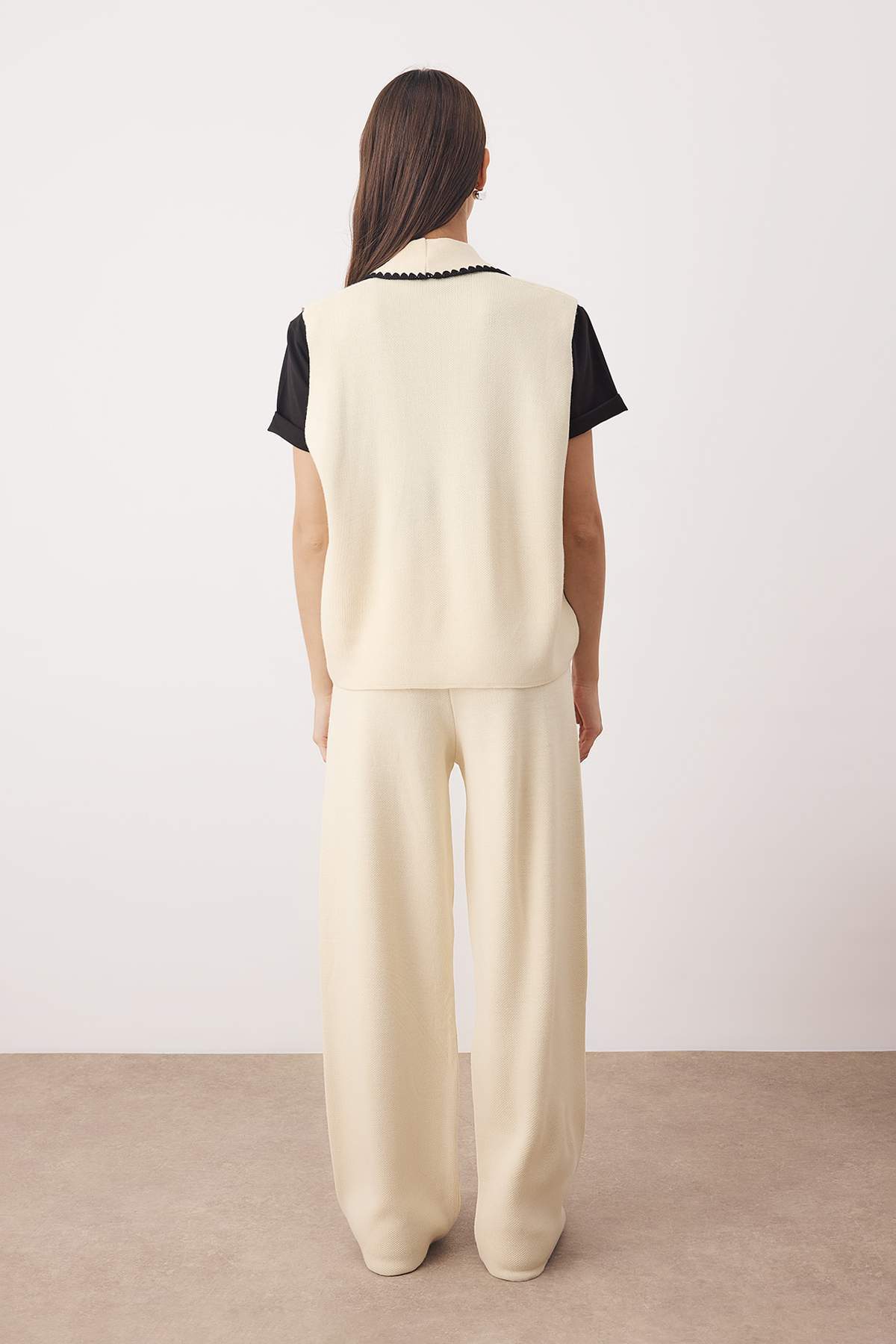 Trendyolmilla  Ekru Yelek-Pantolon Triko Alt - Üst Takım TWOAW26AU00116 - Görsel 4