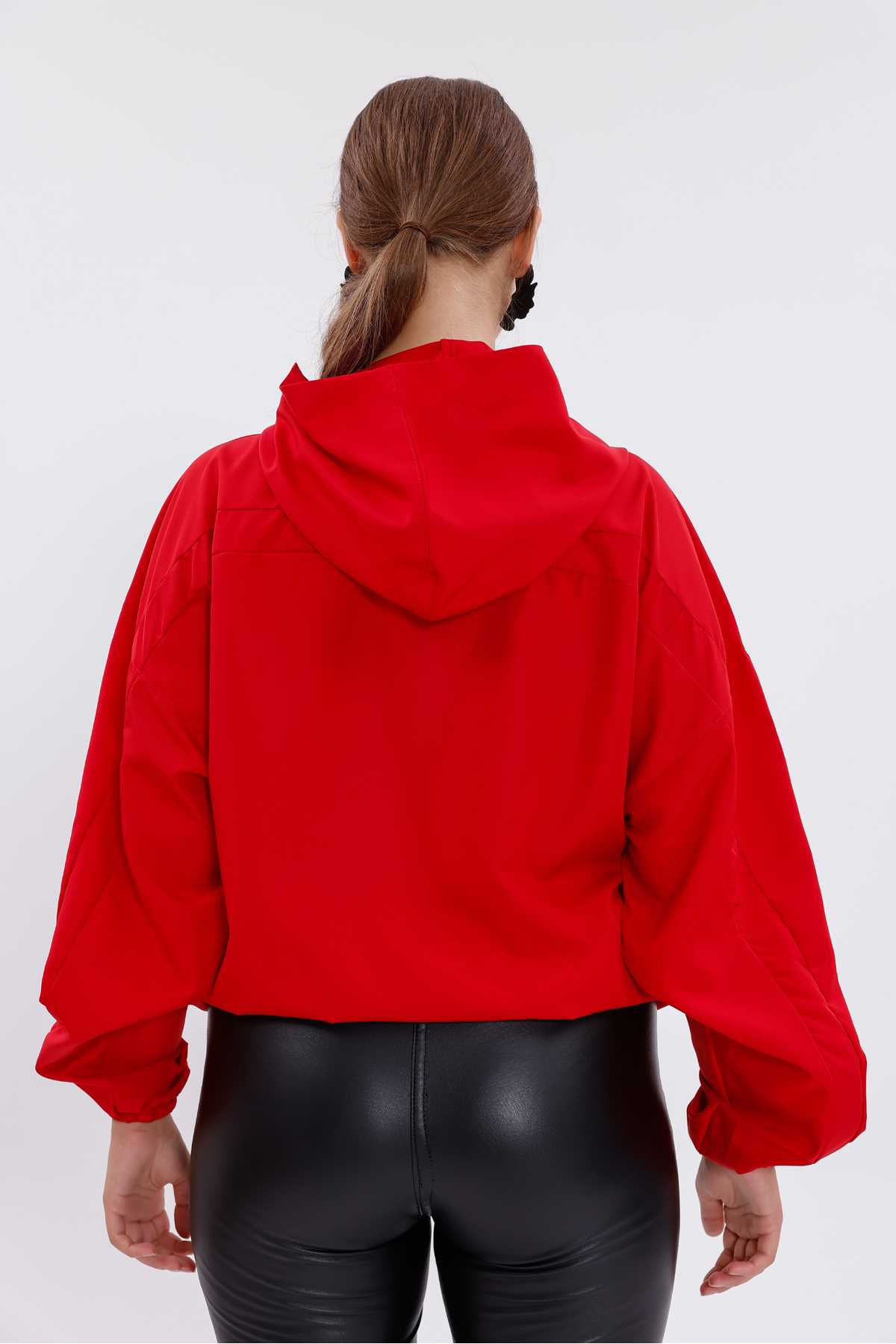 Montland  Kadın Kırmızı Kapüşonlu Su ve Rüzgar Geçirmez Cepli Oversize Yağmurluk - Görsel 7