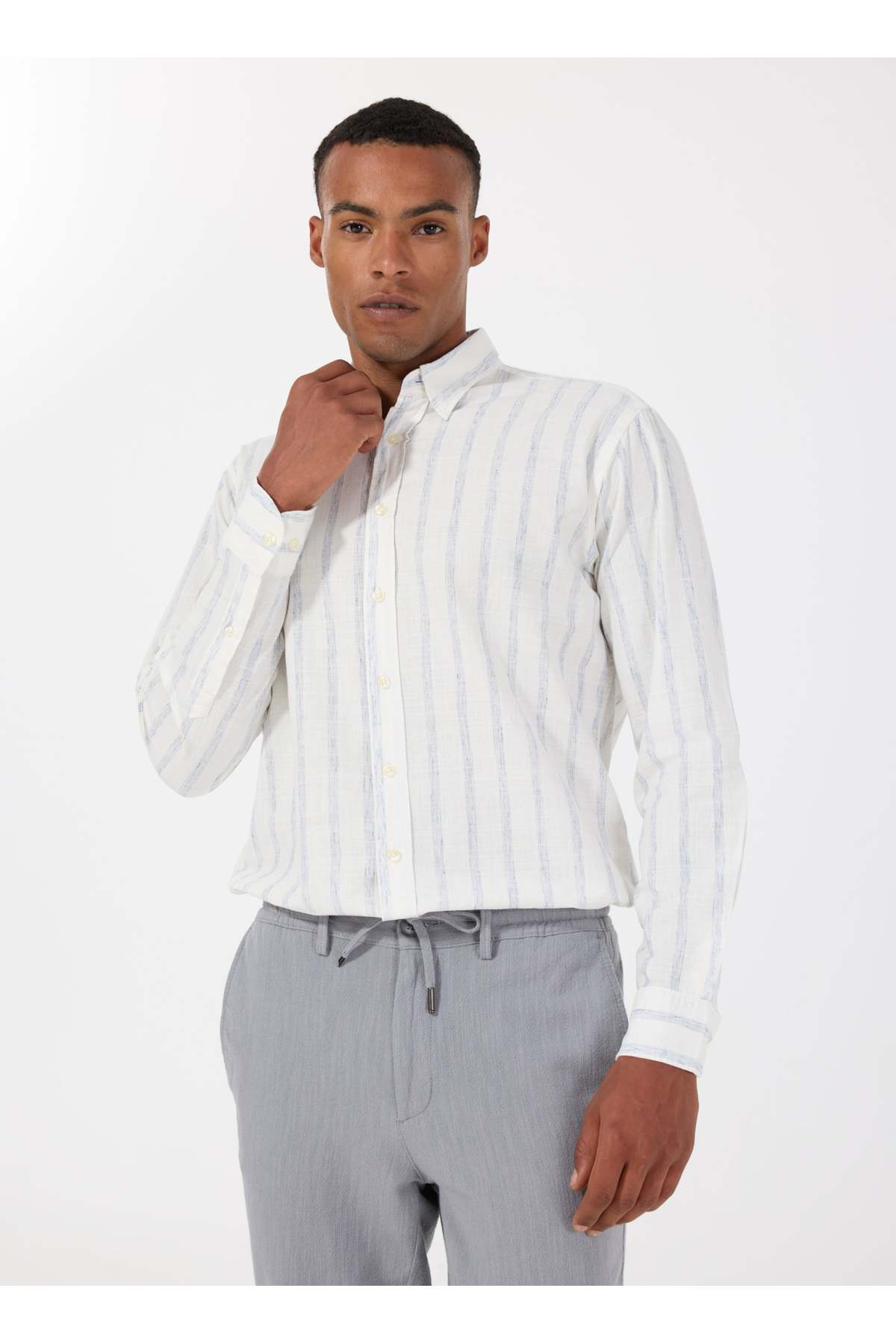 پیراهن مردانه Altınyıldız Classics یقه دکمه‌دار سفید - سرمه‌ای ACE020252062_BZL آلتین ییلدیز کلاسیکس پیراهن ALTINYILDIZ CLASSICS