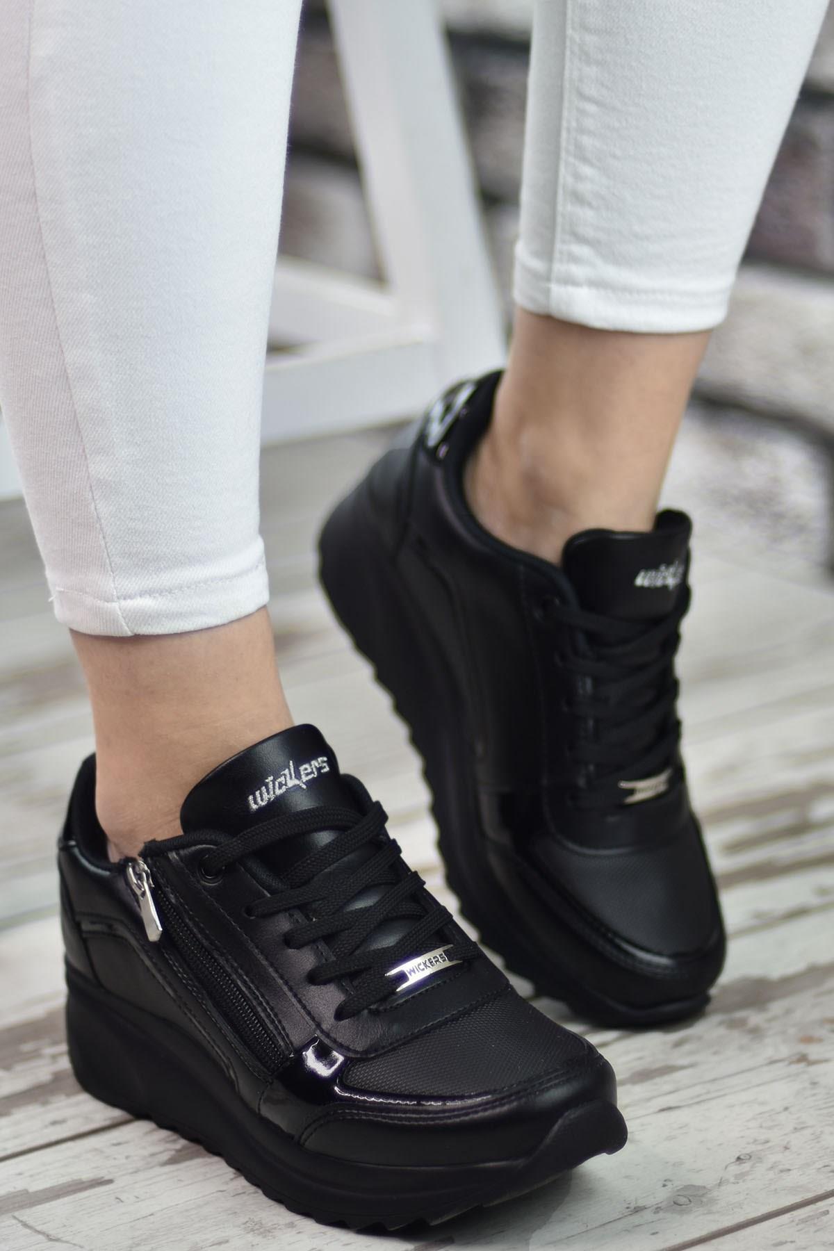 2161 Women's Anatomical Sole Sneakers