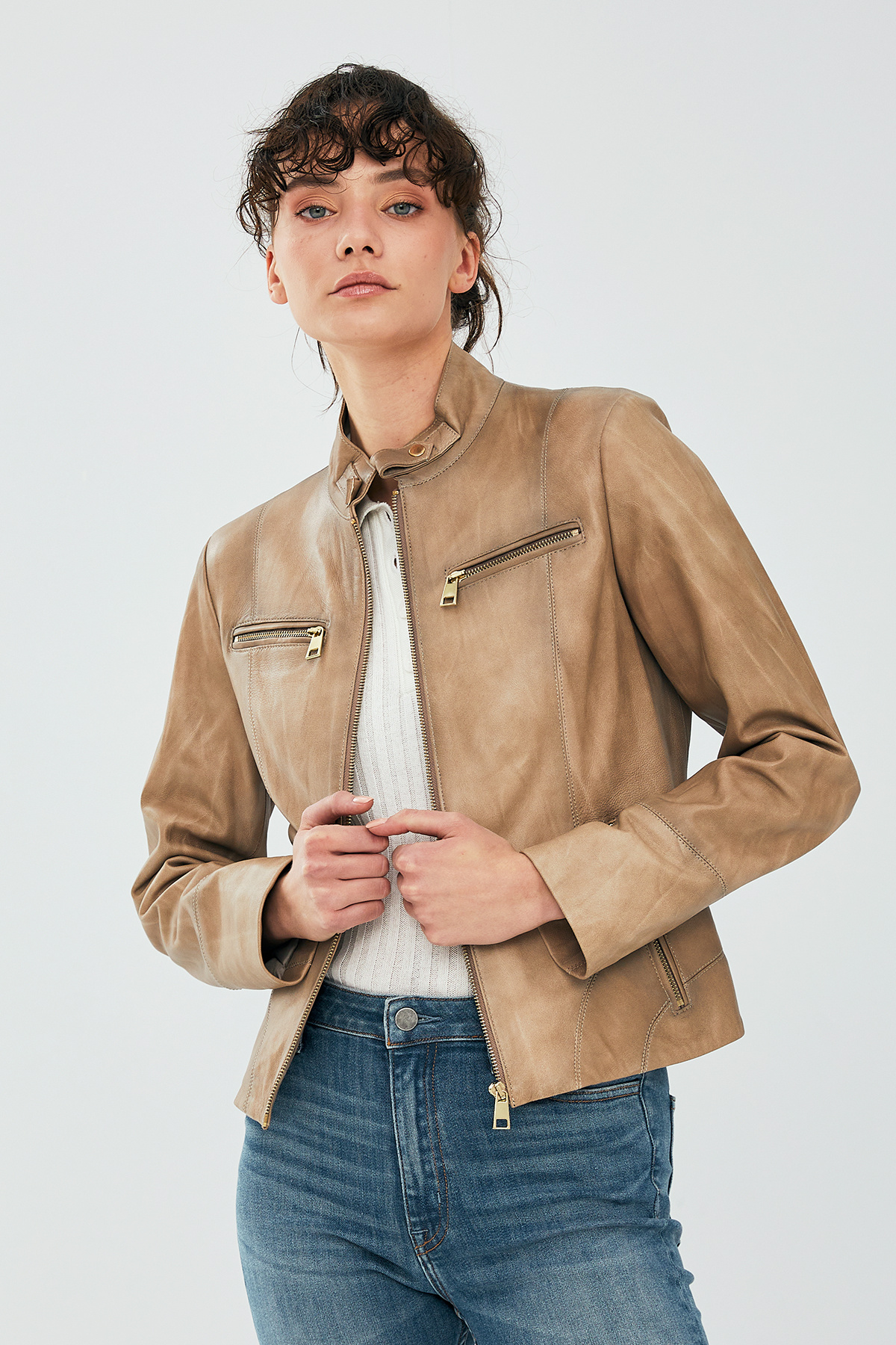 کاپشن چرمی کوتاه زنانه آلیشیا به رنگ بژ، کد 21SGE5908NC Derimod