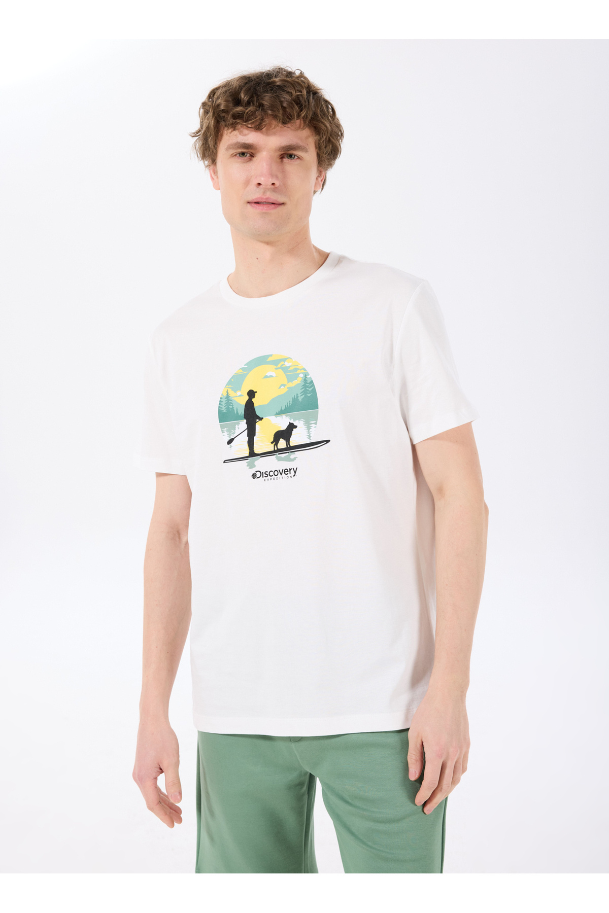 دیسکاوری اکسپدیشن تی شرت مردانه طرح دار یقه گرد سفید طرح دار D5SM-TST3878