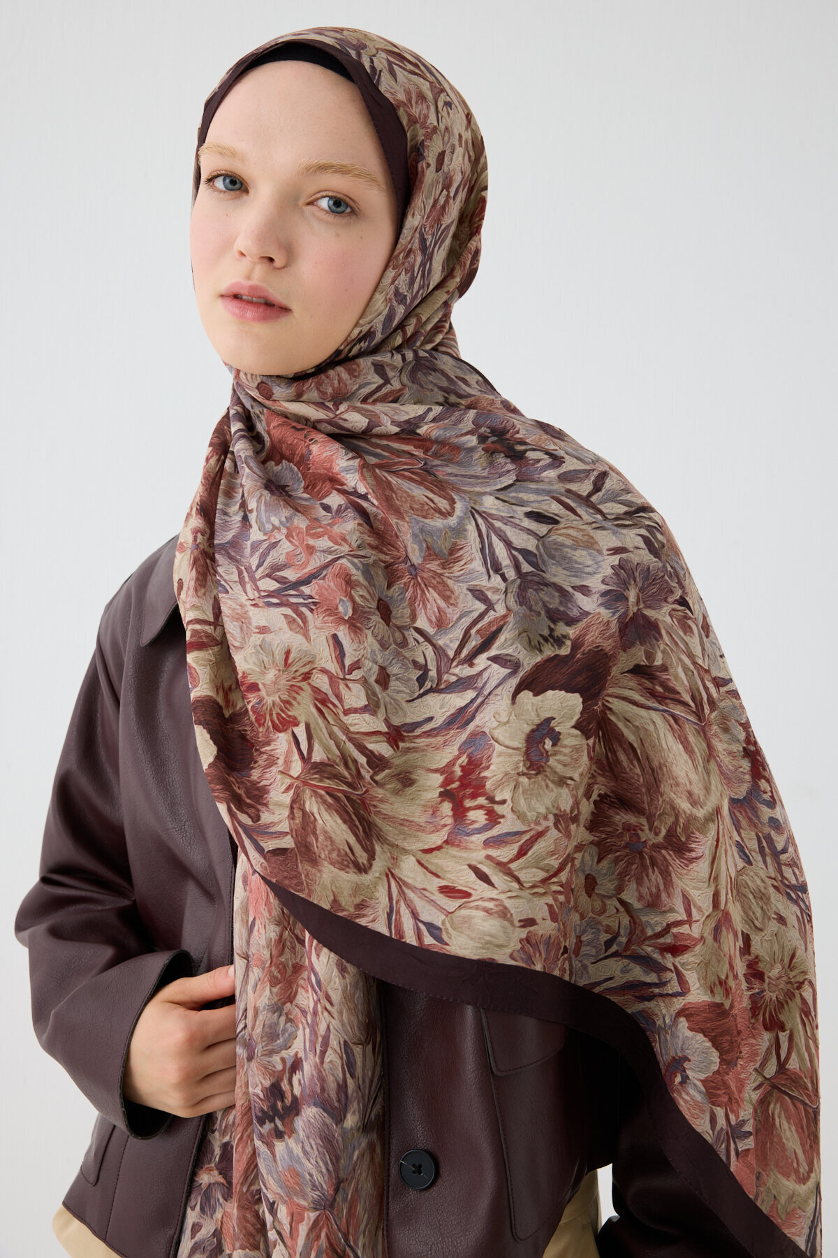 cs camellia scarf Paradise Kraş Şal - Kahve görsel 4