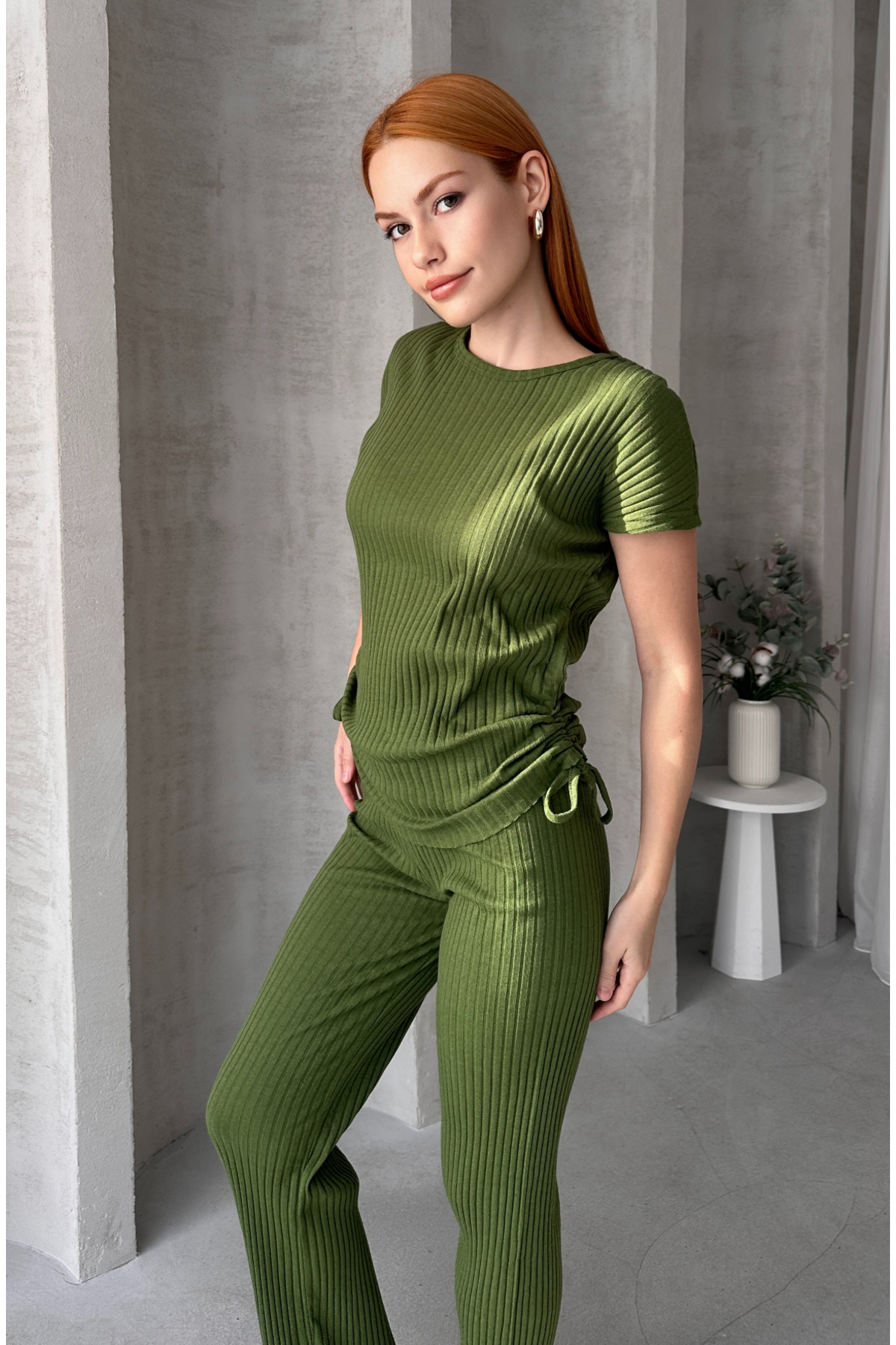 EYYE Olejově zelená dámská bavlněná souprava s bočním řasením a žebrovaným spodním dílem