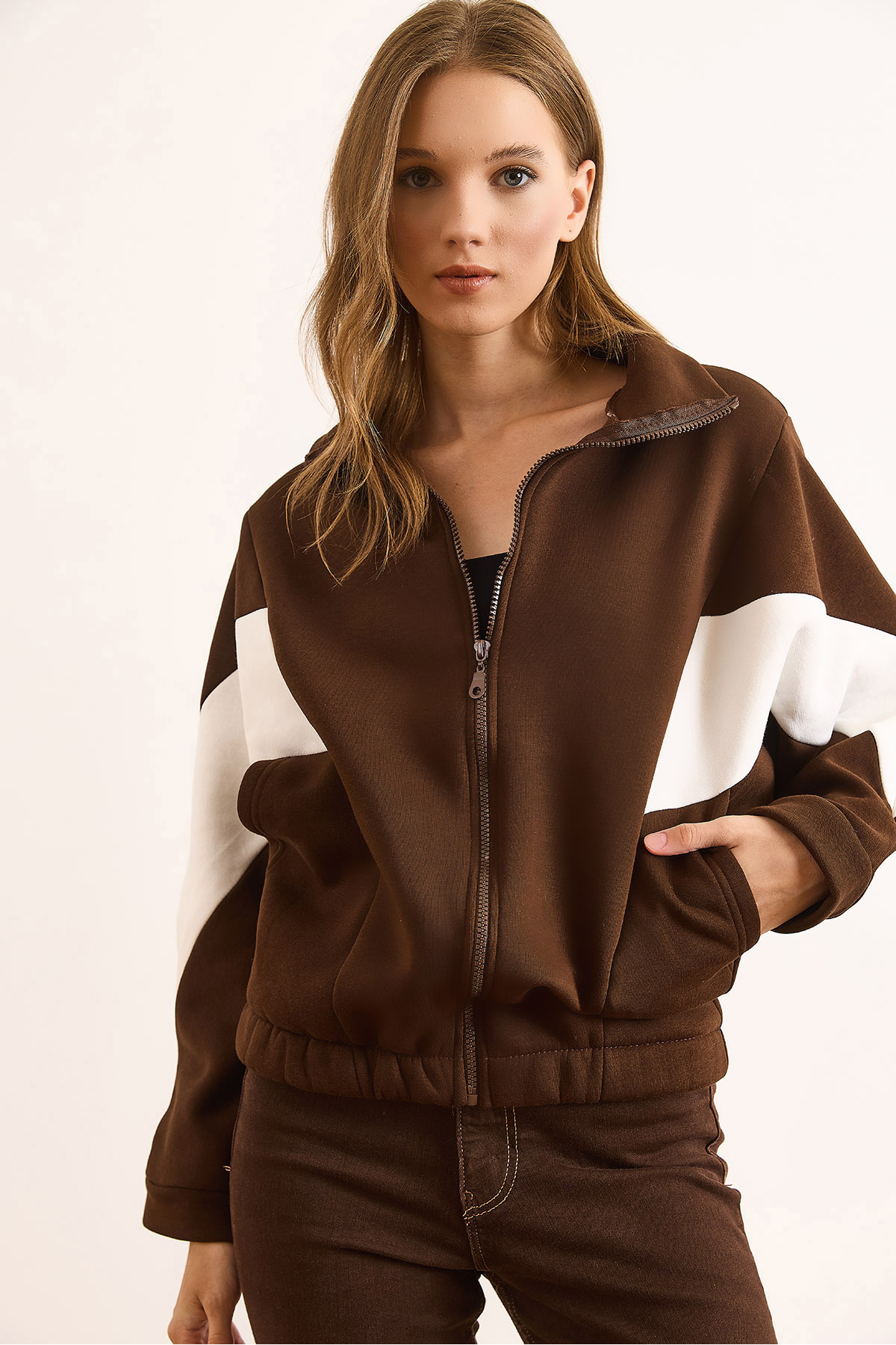 Olalook Kadın Acı Kahve Fermuarlı Şardonlu Oversize Bloklu Sweatshirt SWT-19000656