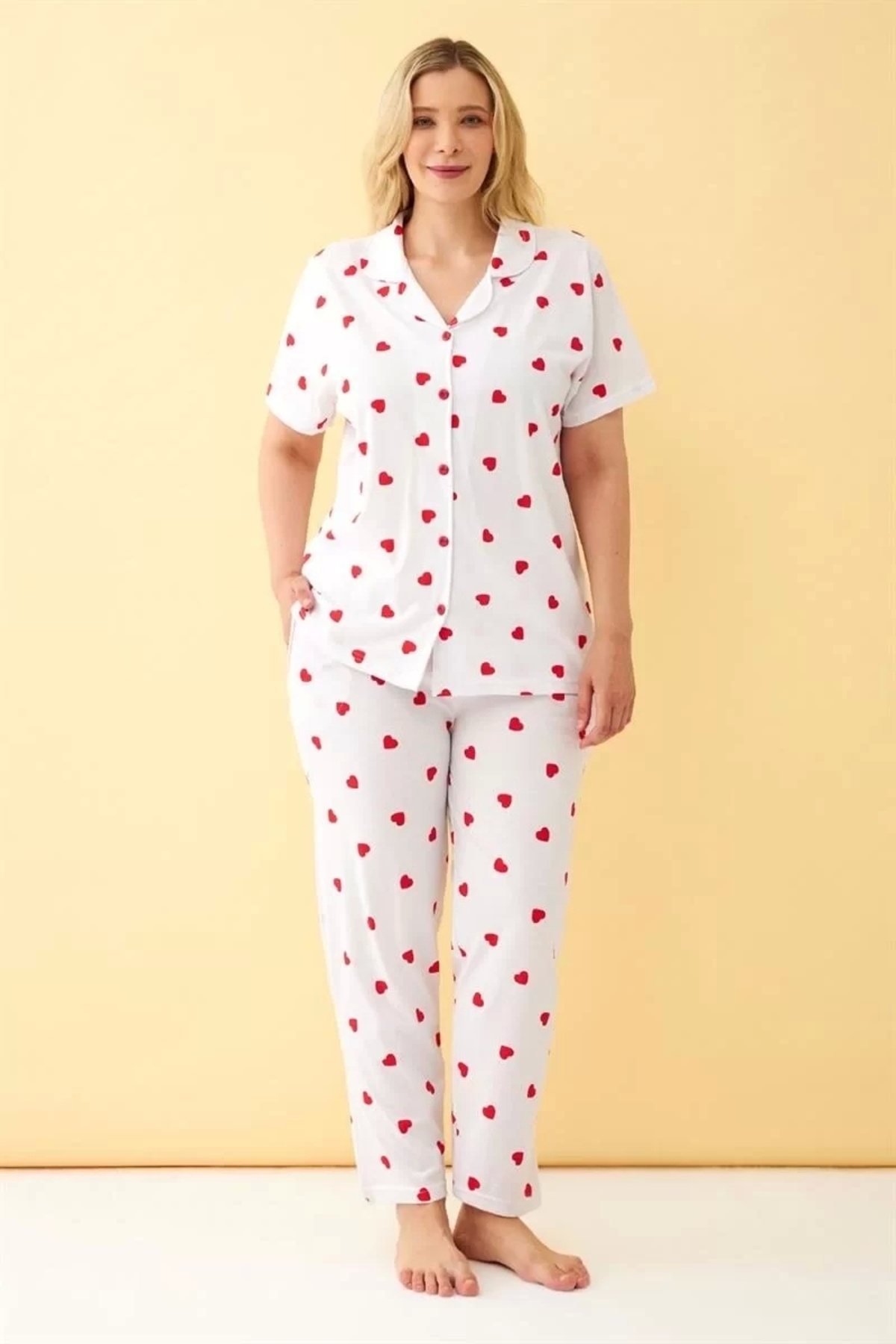 Nemere Kadın Beyaz Kırmızı Kalp Desenli Önden Düğmeli Büyük Beden Pijama Takımı