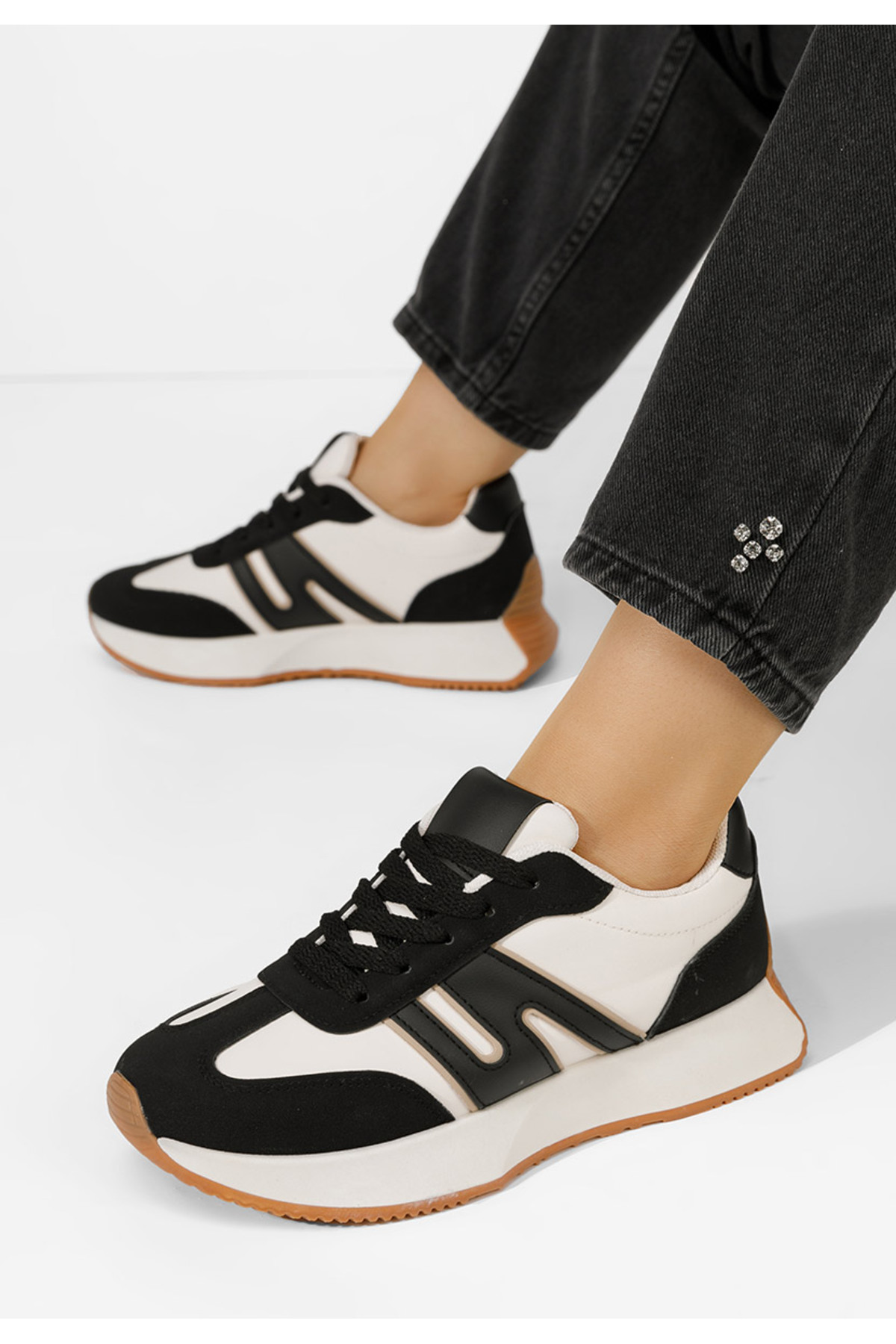 B T Shoes Černé dámské tenisky Karole