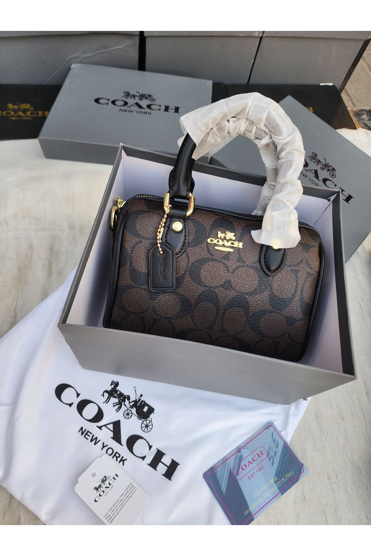 حقيبه يد نسائيه من كو انيقه ماركه عاليه الجودة .