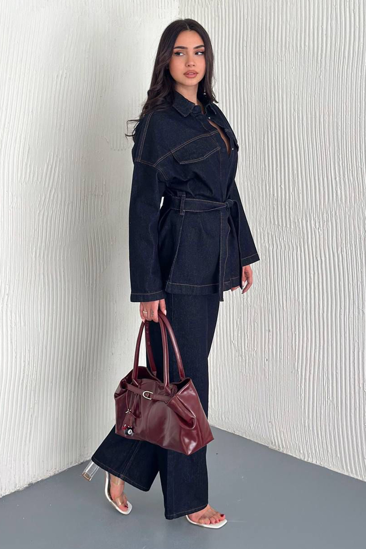 Noa Noa طقم بنطلون وسترة جينز نسائي بحزام – تصميم عصري وقوي