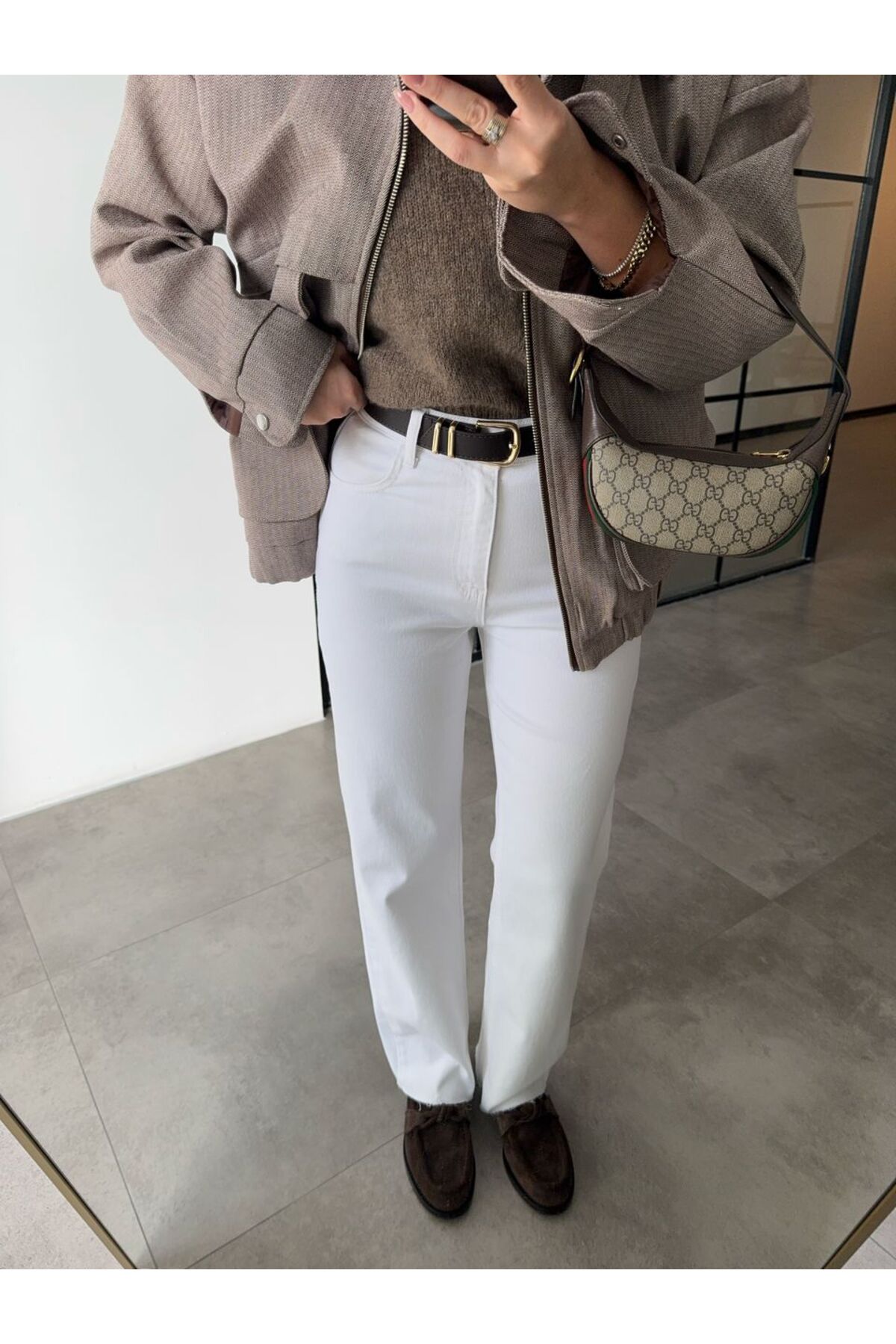 CUT-LEG WHITE STRAIGHT JEANS