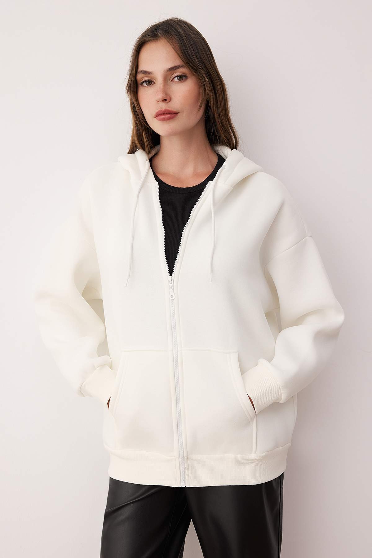 Trendyolmilla  Ekru Oversize/Rahat Kesim Fermuarlı Kalın İçi Polarlı Örme Sweatshirt TWOAW24SW00188 - Görsel 2