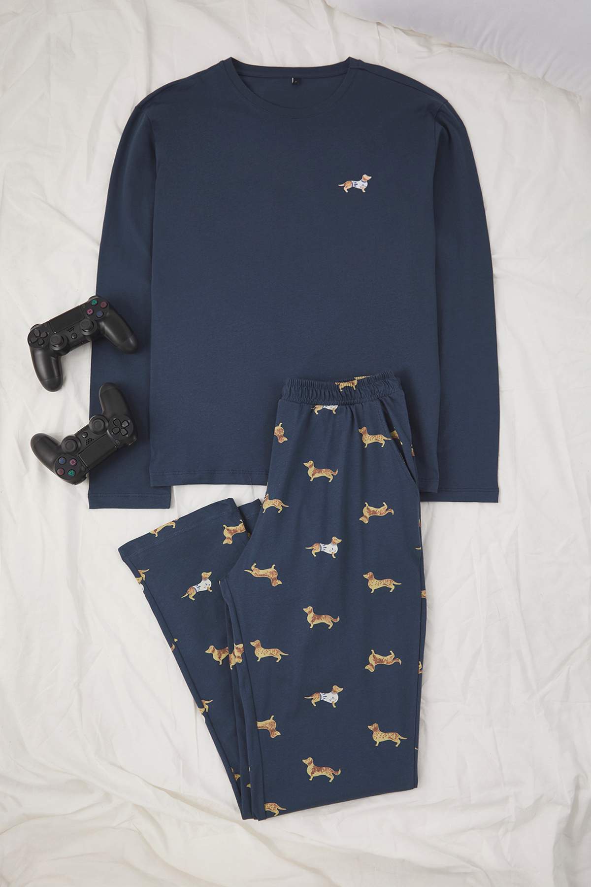 Trendyolmilla Man Indigo %100 Pamuk Regular Fit Köpek Desenli Örme Pijama Takımı TMNAW23PT00157