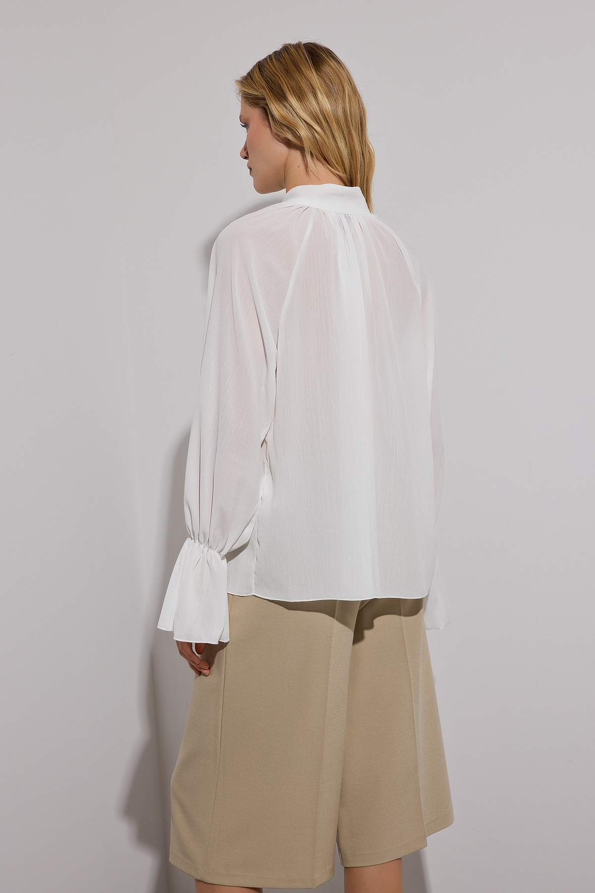 Trendyolmilla  Beyaz Boyundan Bağlamalı Astarsız Dokuma Party Bluz TPRAW26BZ00025 - Görsel 8