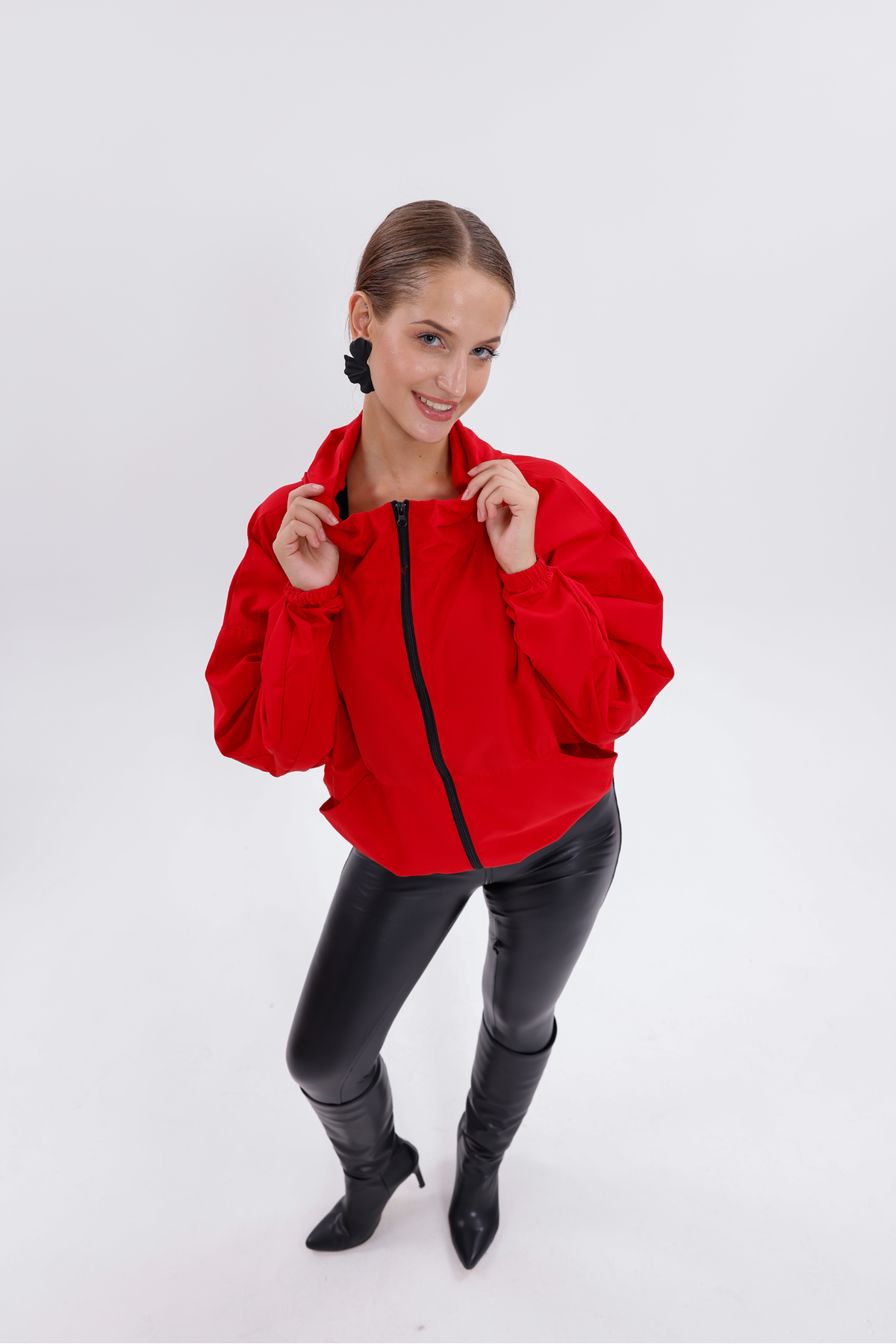 Montland  Kadın Kırmızı Kapüşonlu Su ve Rüzgar Geçirmez Cepli Oversize Yağmurluk - Görsel 6