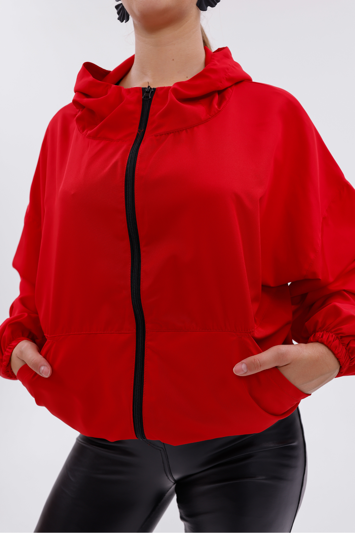 Montland  Kadın Kırmızı Kapüşonlu Su ve Rüzgar Geçirmez Cepli Oversize Yağmurluk - Görsel 5