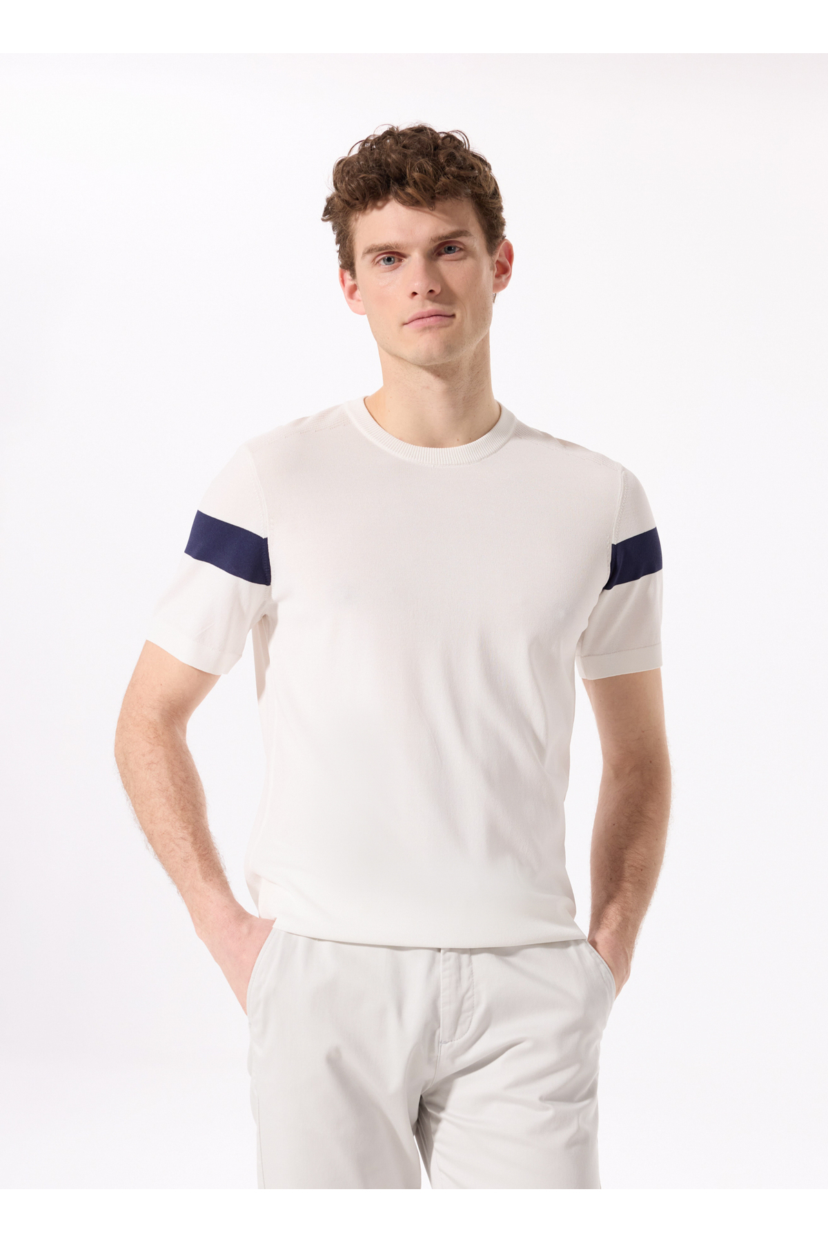 Fabrika  Kırık Beyaz Erkek Bisiklet Yaka Basic Rayon Karışımlı Kazak F4SM-KZK 0722 - Görsel 3