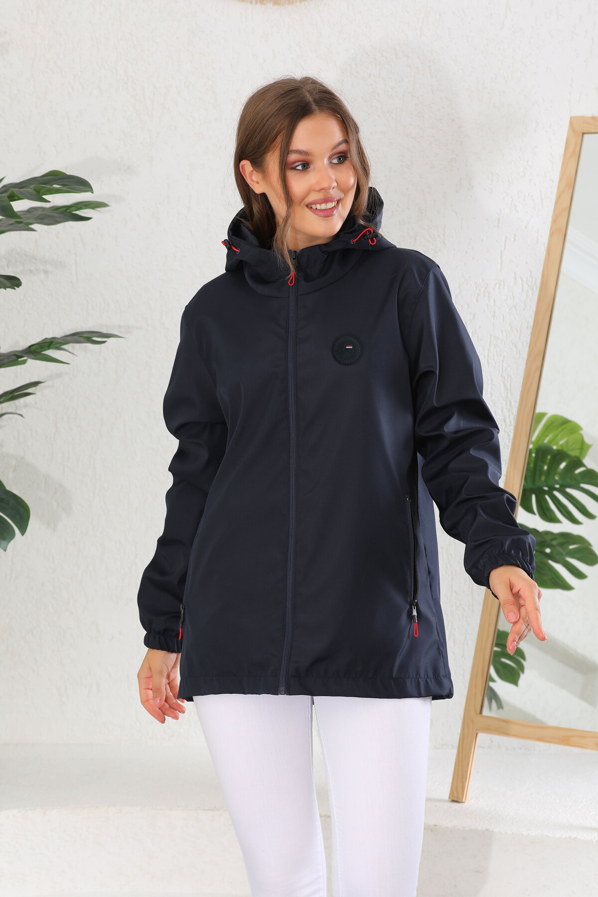 QAWWA  Kadın Kapüşonlu Su ve Rüzgar Geçirmez Cepli İçi Astarlı Ultra Hafif Mevsimlik Yağmurluk - Görsel 2