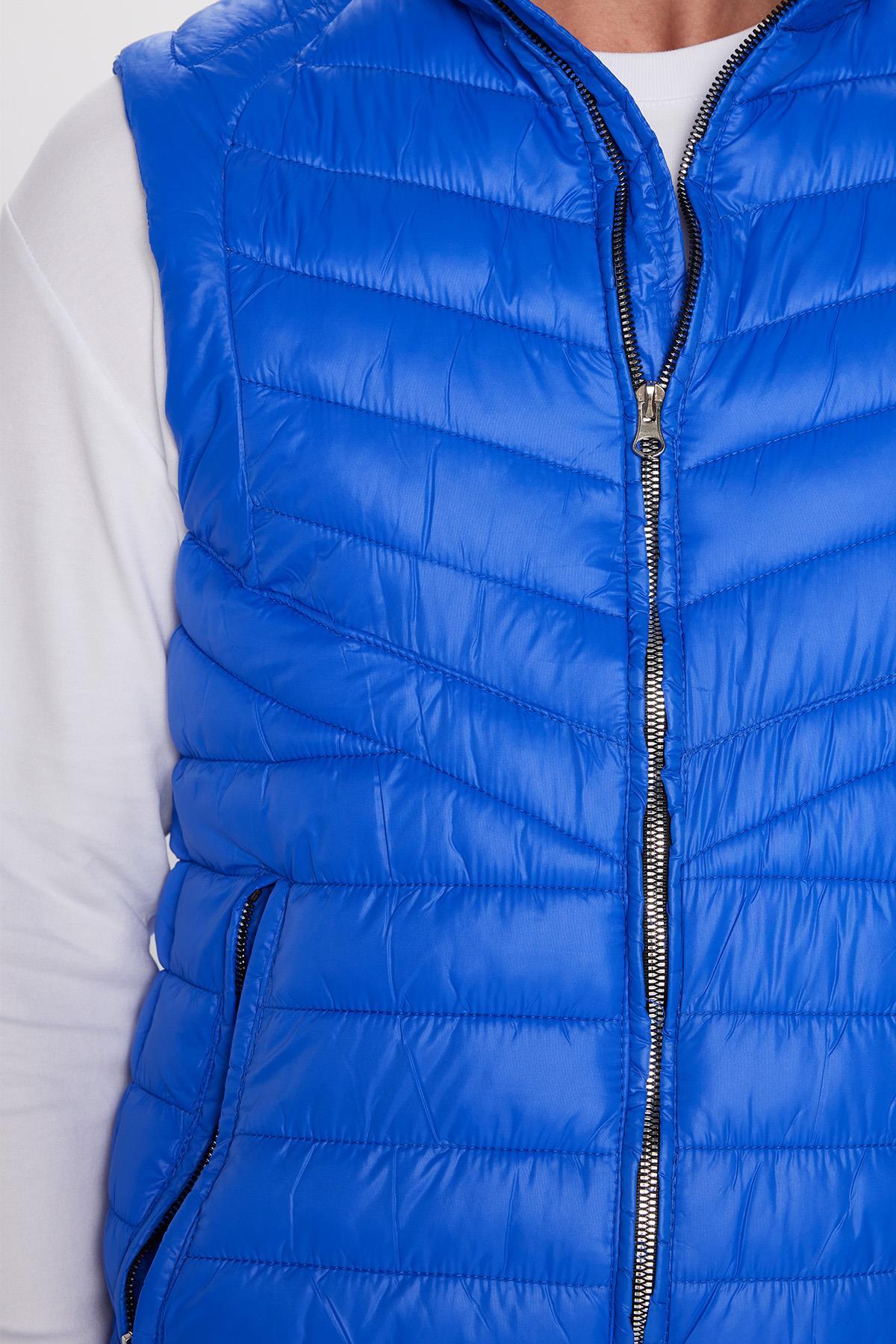 Tudors  Erkek Standart Fit Dik Yaka Cepli Fermuarlı Sıcak Tutan Saks Mavi Şişme Yelek - Görsel 3