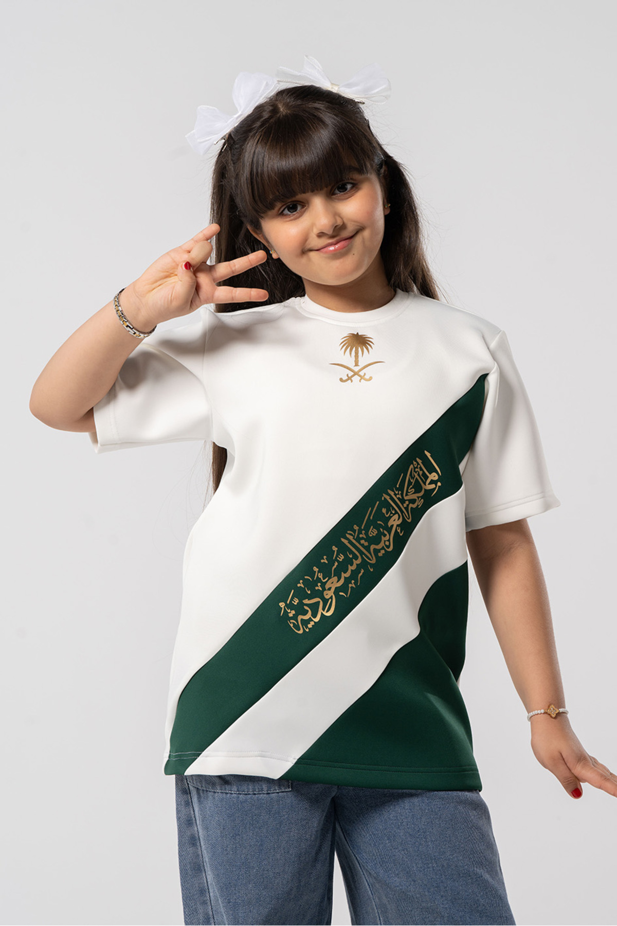 تيشرت اليوم الوطني KSA - قميص أبيض بتصميم علم المملكة، قطن