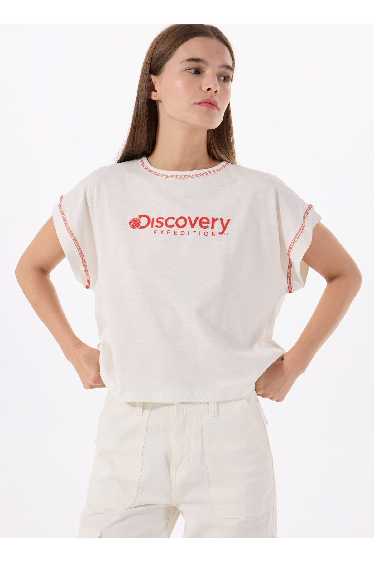 Discovery Expedition D5SL-TST3571 Kırık Beyaz Bisiklet Yaka Relaxed Baskılı Kadın T-Shirt görsel 2