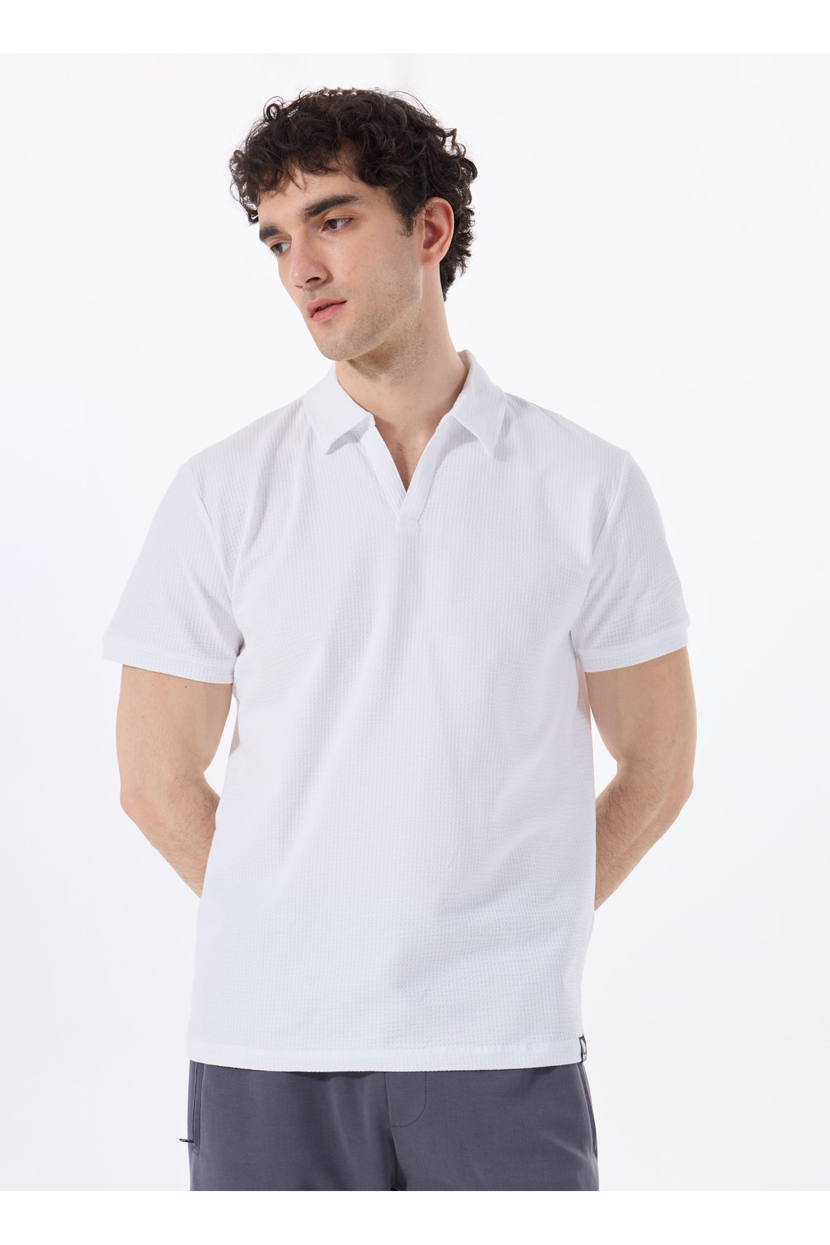 دیسکاوری اکسپدیشن تی شرت مردانه پولو مدل D5SM-TST3807 سفید، ساده و راحت