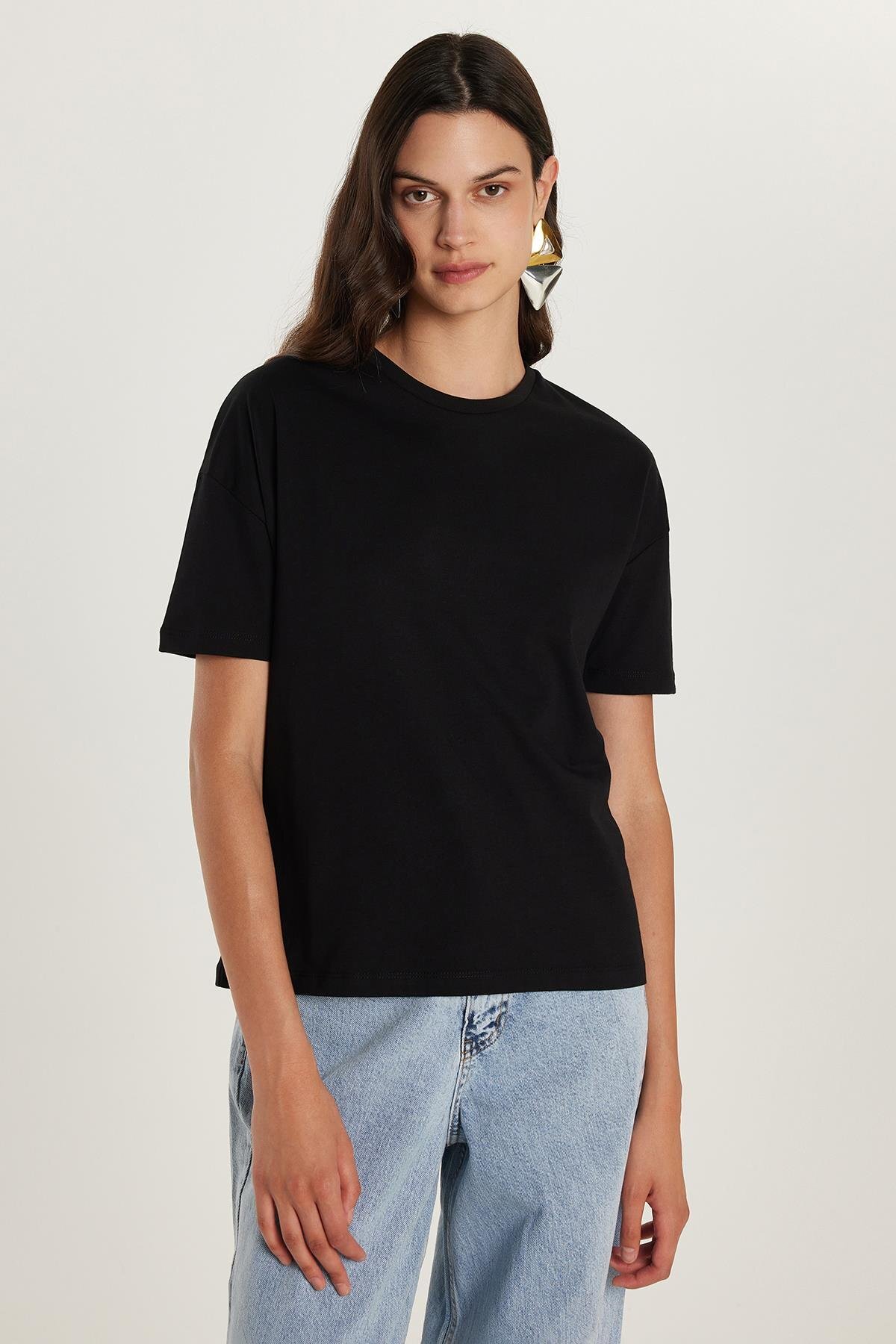 Tudors  Kadın Relax Fit Rahat Kesim %100 Pamuk Bisiklet Yaka Siyah Tişört - Görsel 2