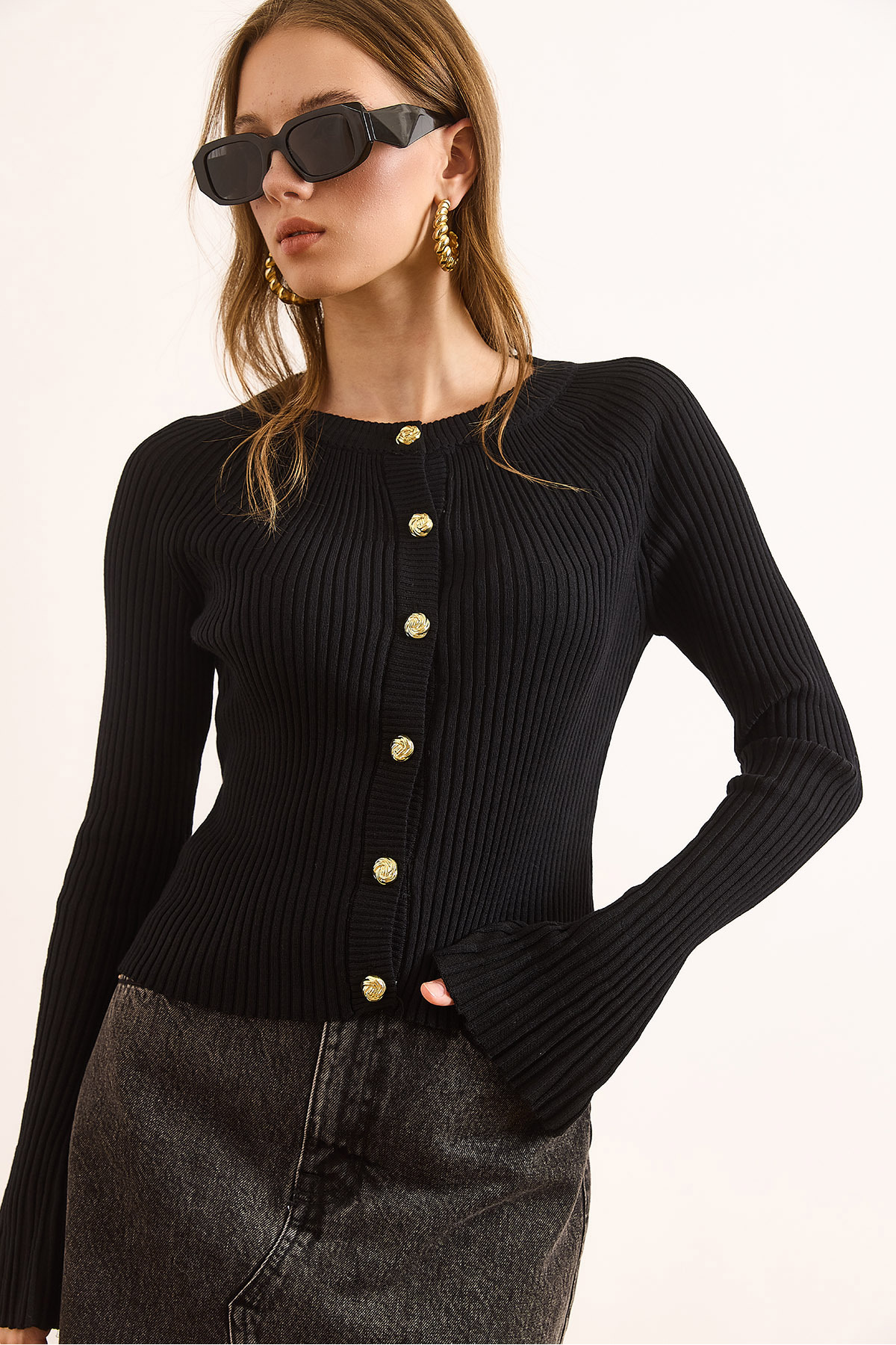 Women's Black Gold Buttoned Spanish Sleeve Ribbed CardiganHRK-19000388