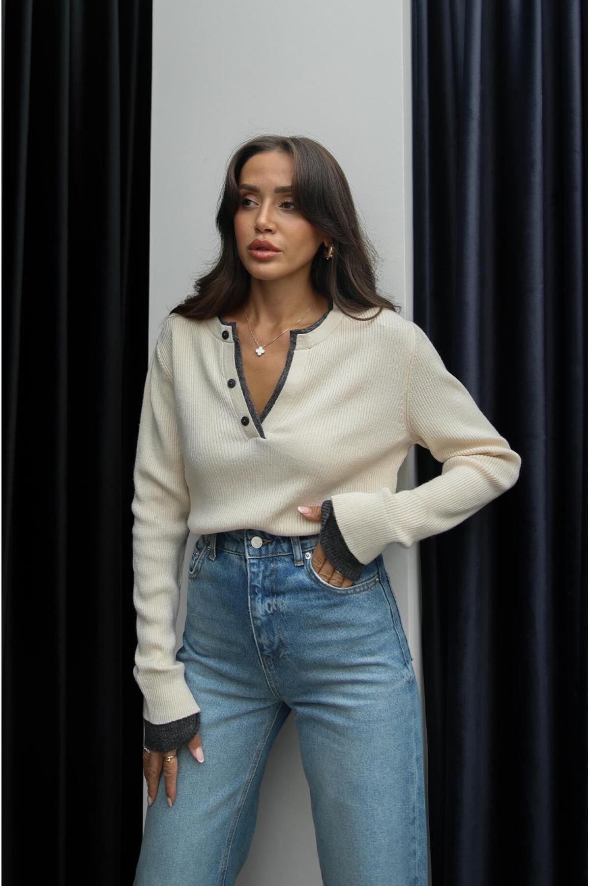 Havoş Krém színű dupla galléros gombos pulóver