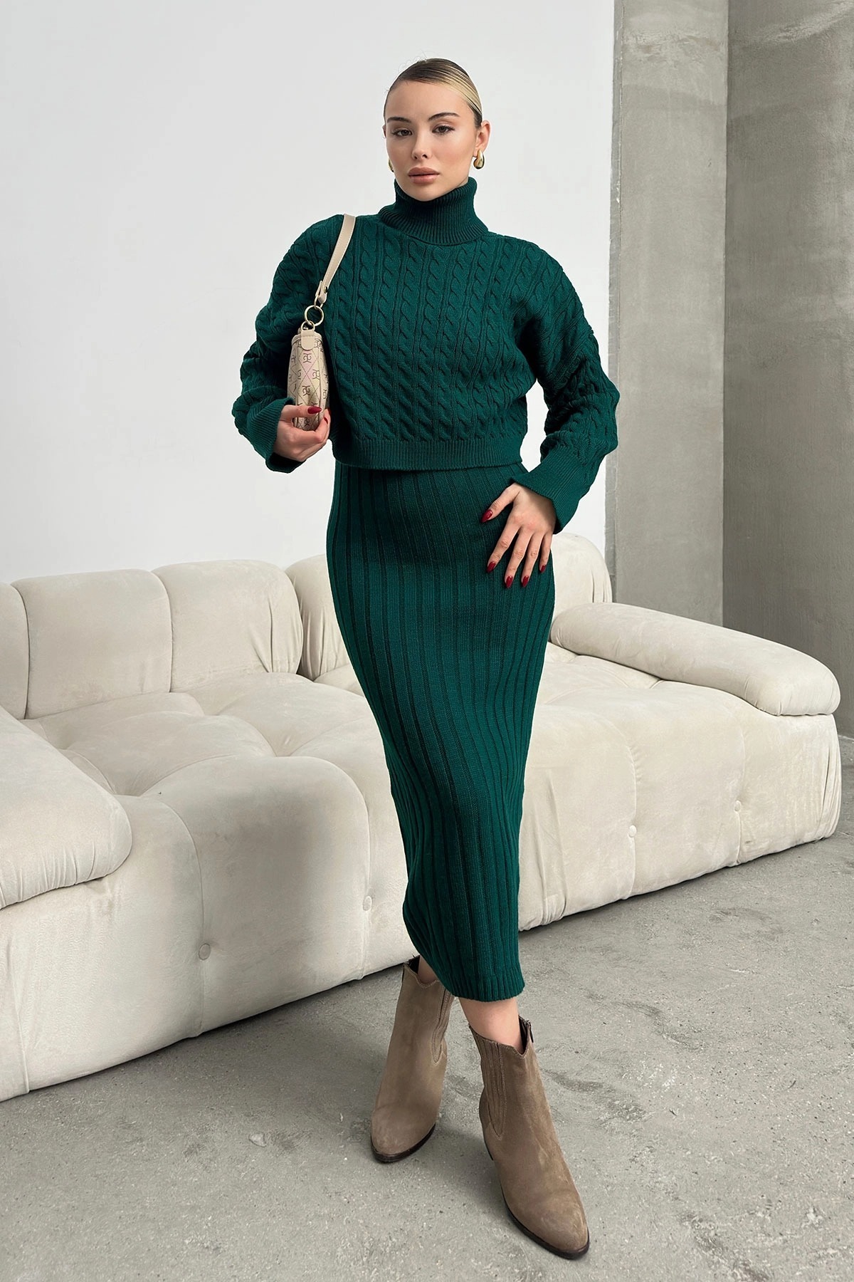 Lior Design Haki Boğazlı Örgü Motifli Crop Kazak Ve Triko Elbise Takım BC231004