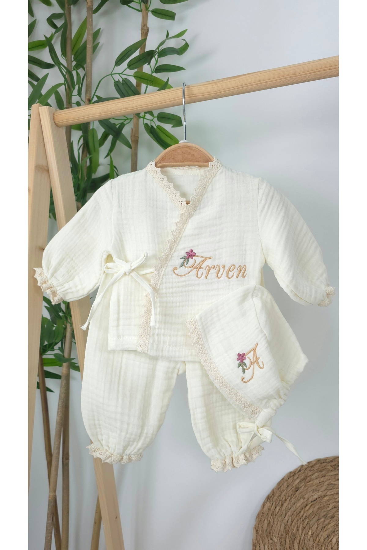 gros shop Müslin Yeni Doğan 4Katlı Organik %100Pamuk Kişiye Özgü Nakışlı Hastane Çıkış Seti-Papatya fotoğrafı 2 (önizleme)