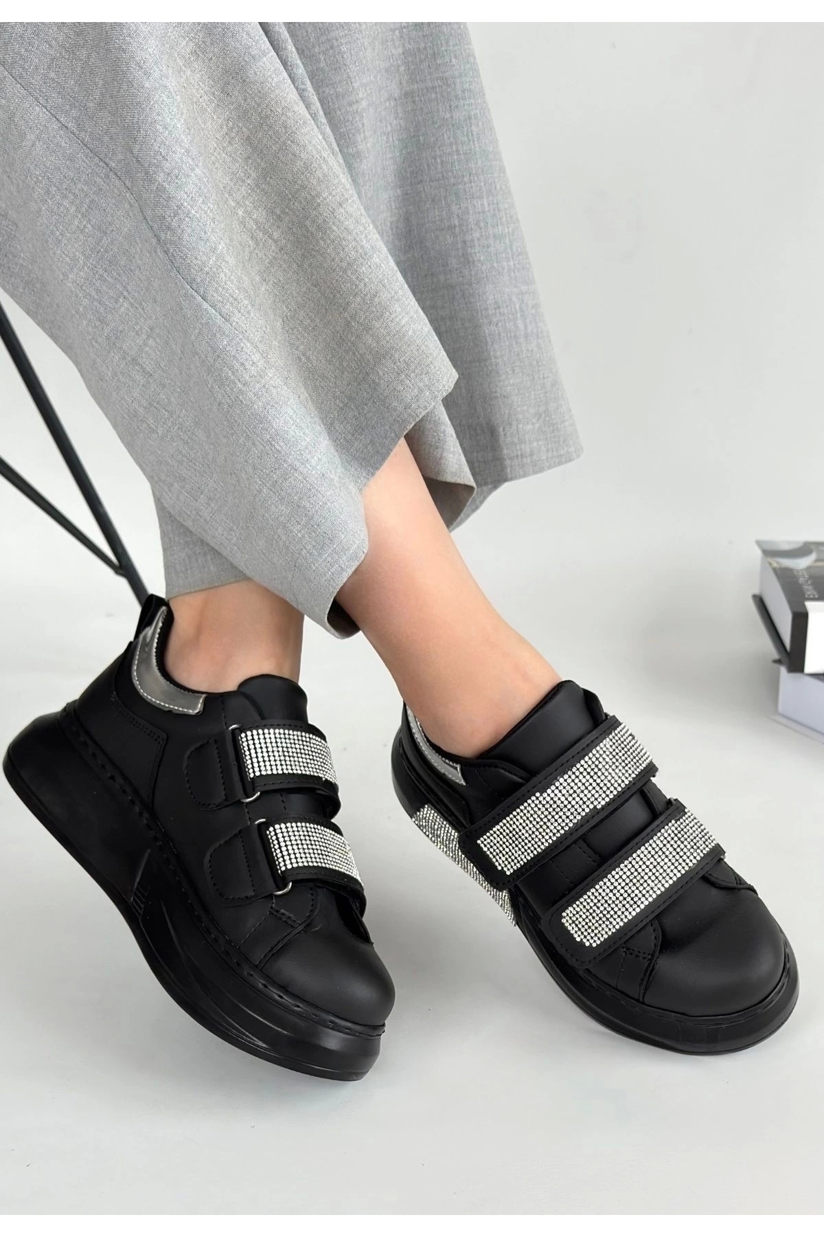 Genel Markalar Nino Siyah Cilt Cırt Cırtlı Spor Ayakkabı