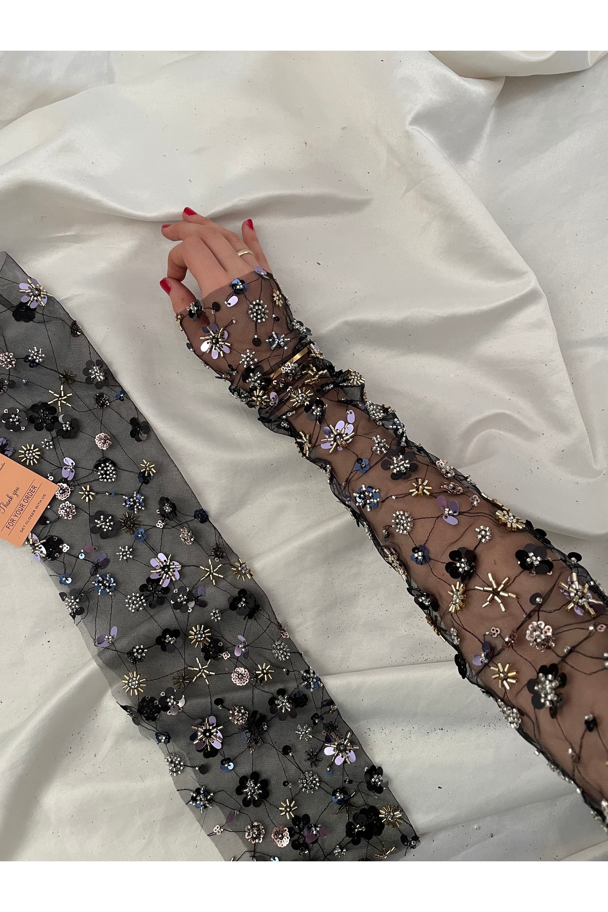 Nurcanilirboutique Taşlı pullu boncuklu özel tasarım eldiven kolluk görsel 3