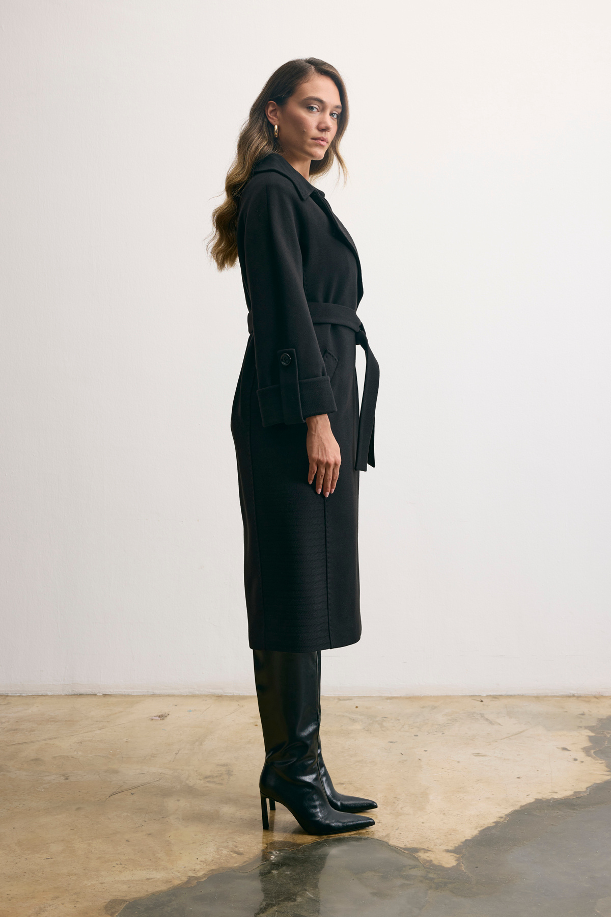 Kent  Geniş Yakalı Kuşaklı Uzun Siyah Kaban - Görsel 5