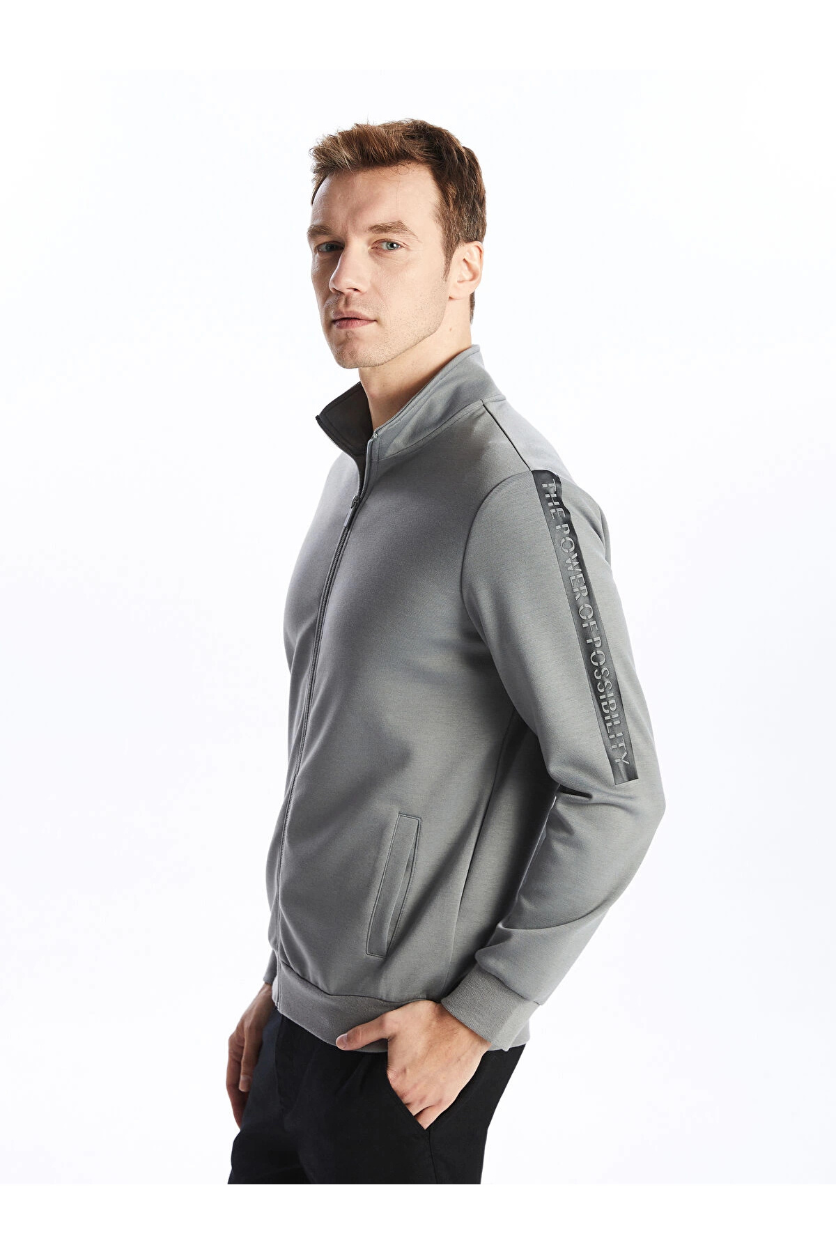 ال سی وایکیکی سویشرت مردانه یقه ایستاده خاکستری ساده LCWAIKIKI