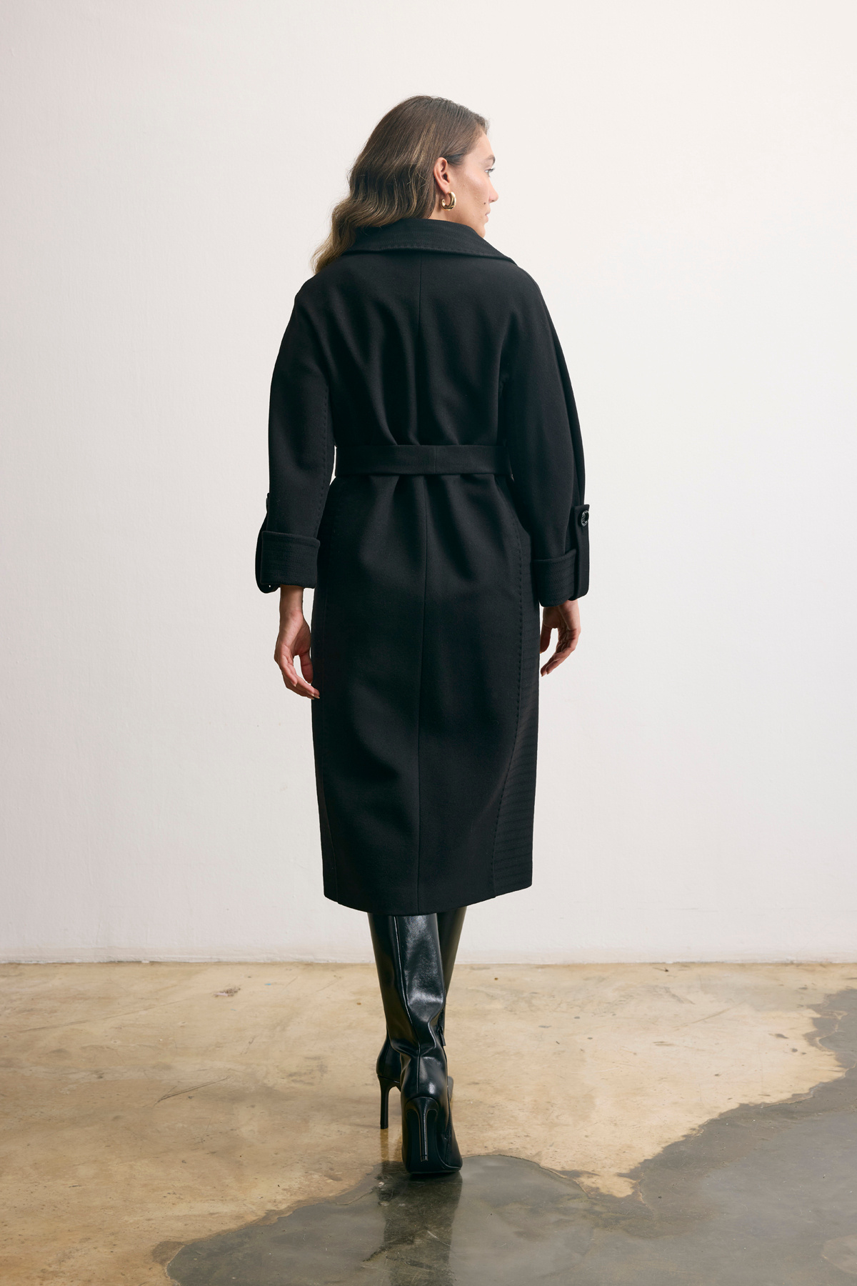 Kent  Geniş Yakalı Kuşaklı Uzun Siyah Kaban - Görsel 6