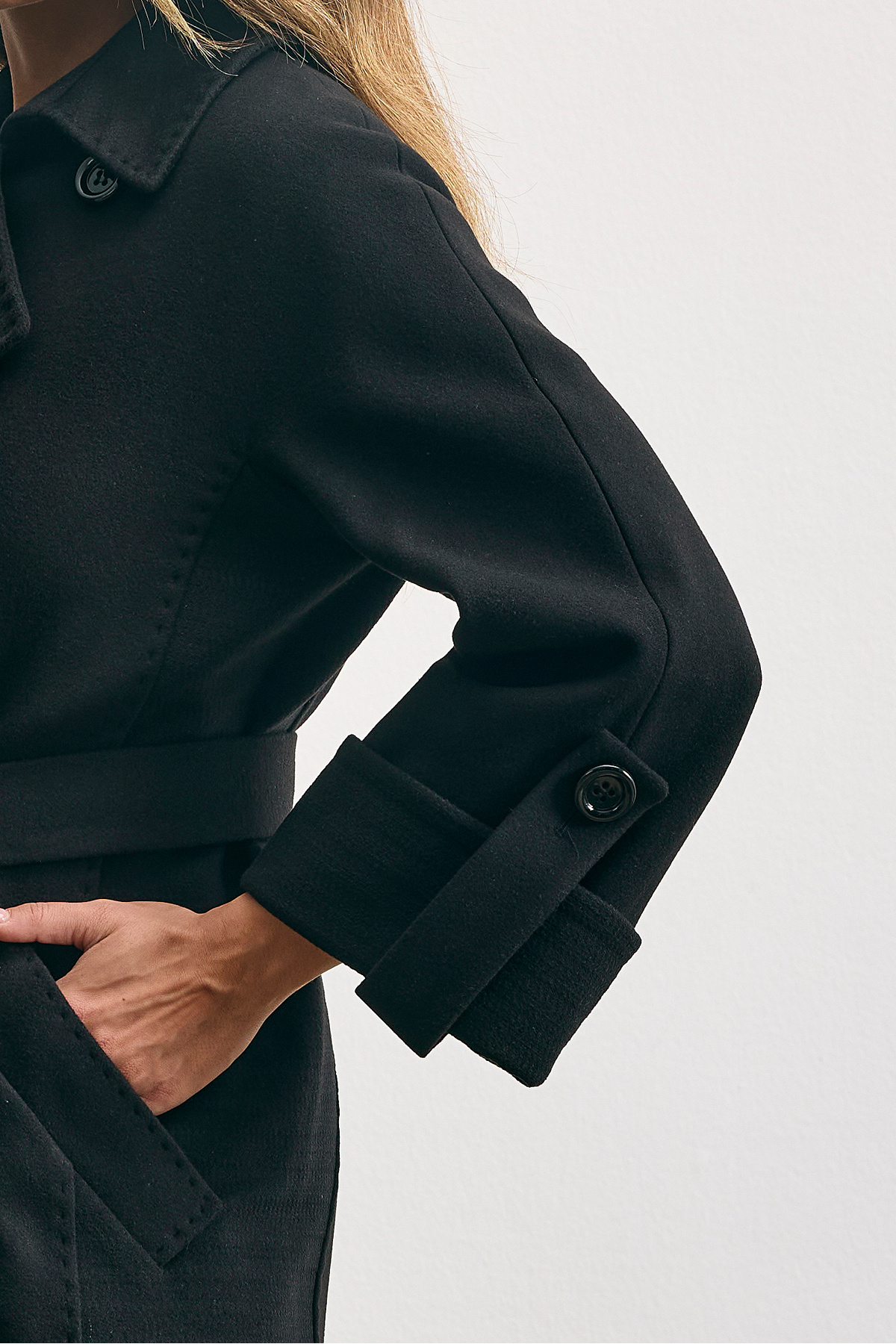 Kent  Geniş Yakalı Kuşaklı Uzun Siyah Kaban - Görsel 4