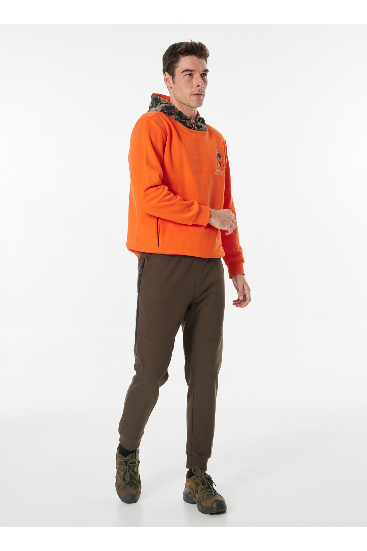 دیسکاوری اکسپدیشن شلوار ورزشی مردانه خاکی جاگر